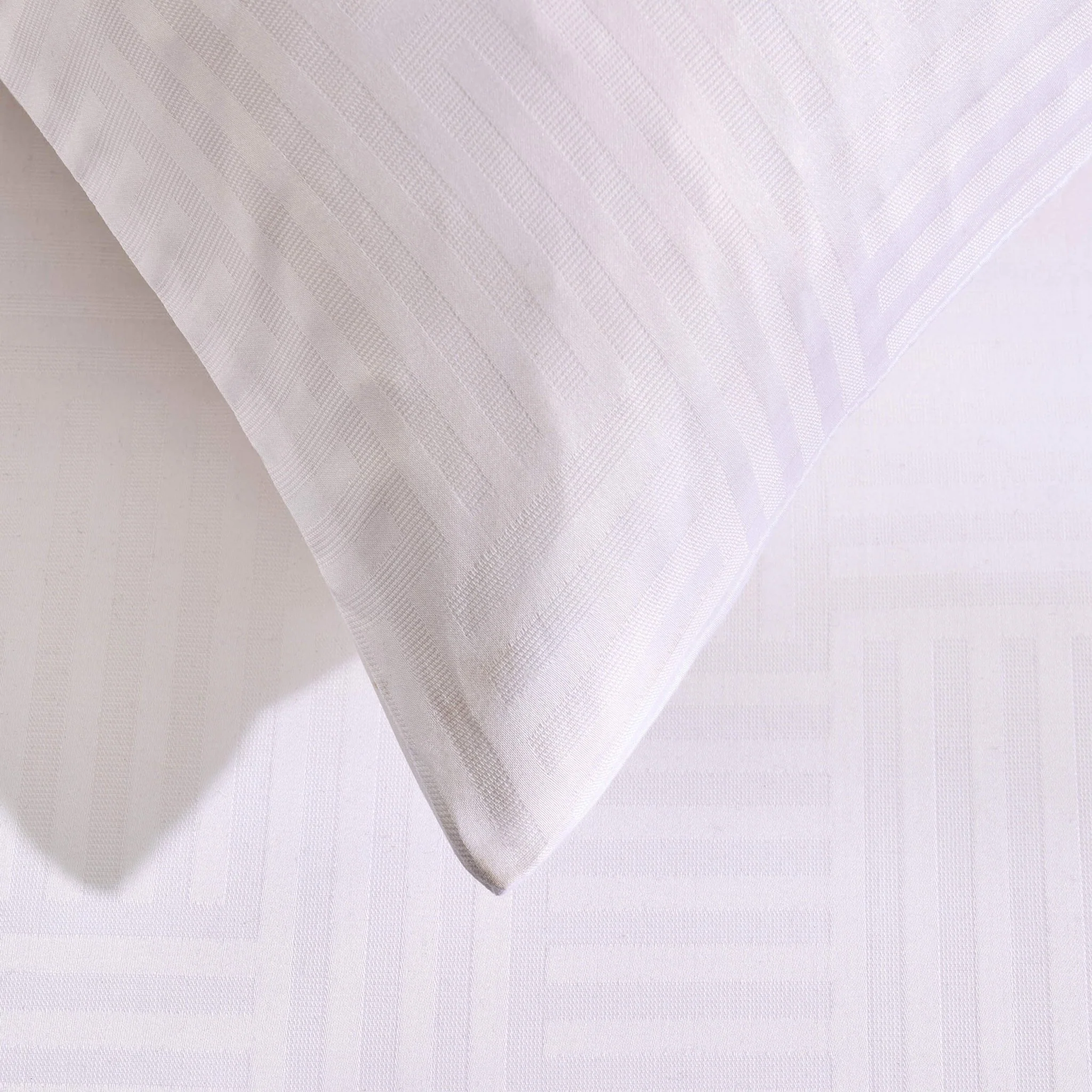 Lyla Feels Like Silk Lyocell Blend Jacquard Duvet Cover & Pillowcase Set - White - Image 4