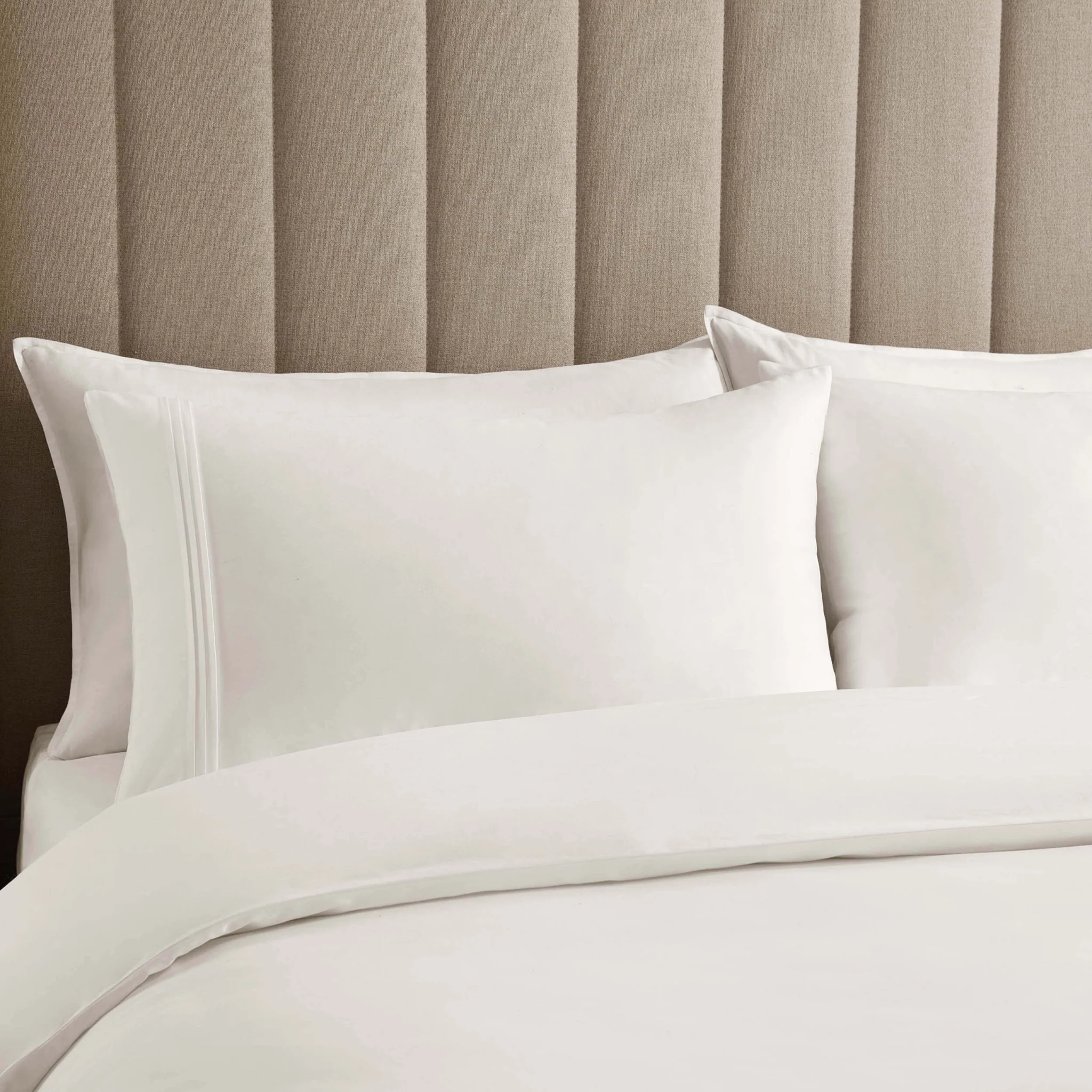 Marlowe 600 Thread Count Pair of Classic Pillowcases - White - Image 2