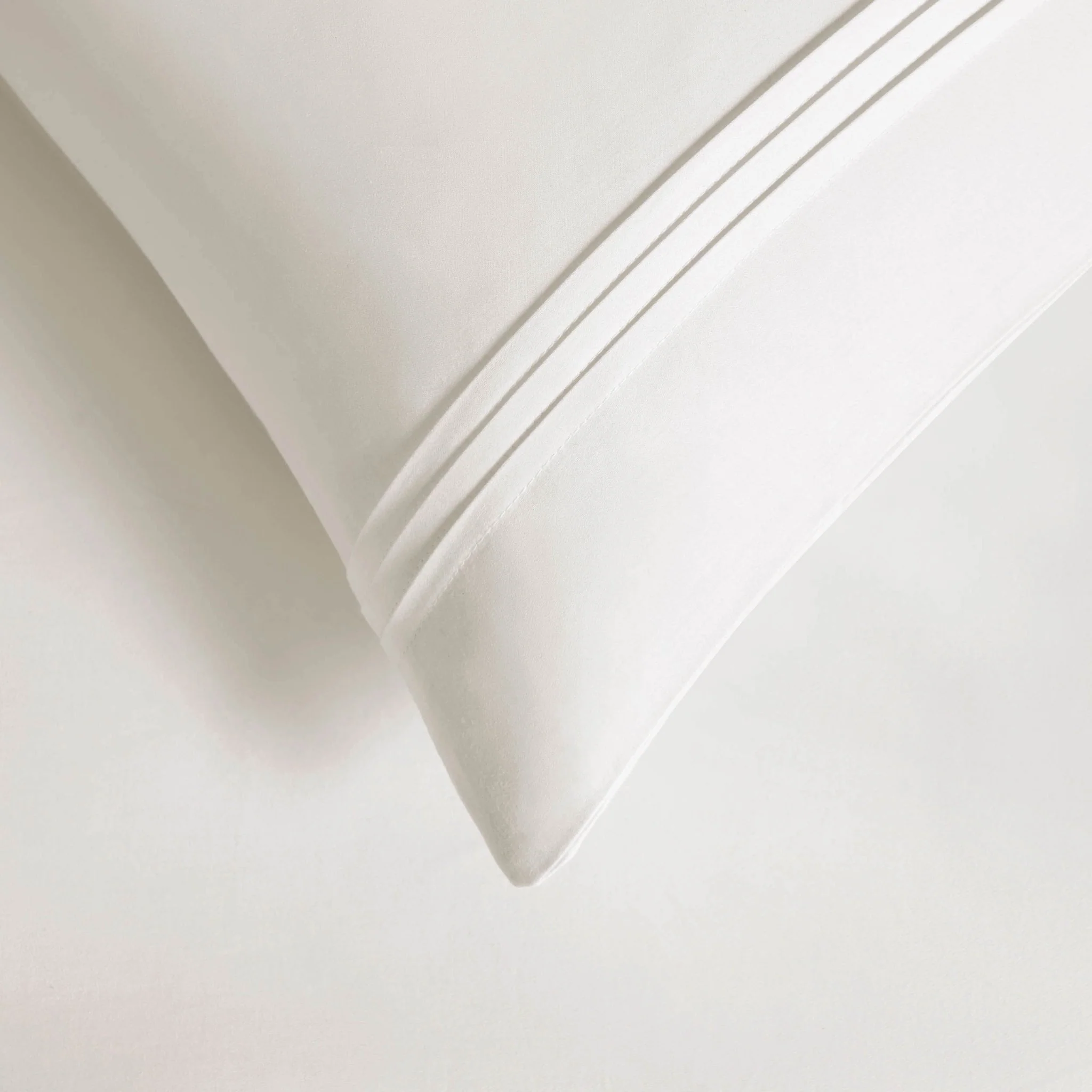 Marlowe 600 Thread Count Pair of Classic Pillowcases - White - Image 4
