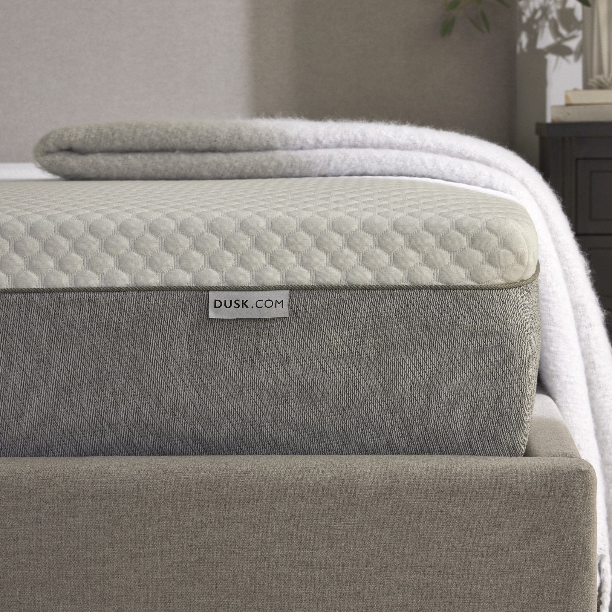 Memory Foam 2,000 Pocket Sprung Hybrid Mattress - Medium/Firm - Image 4