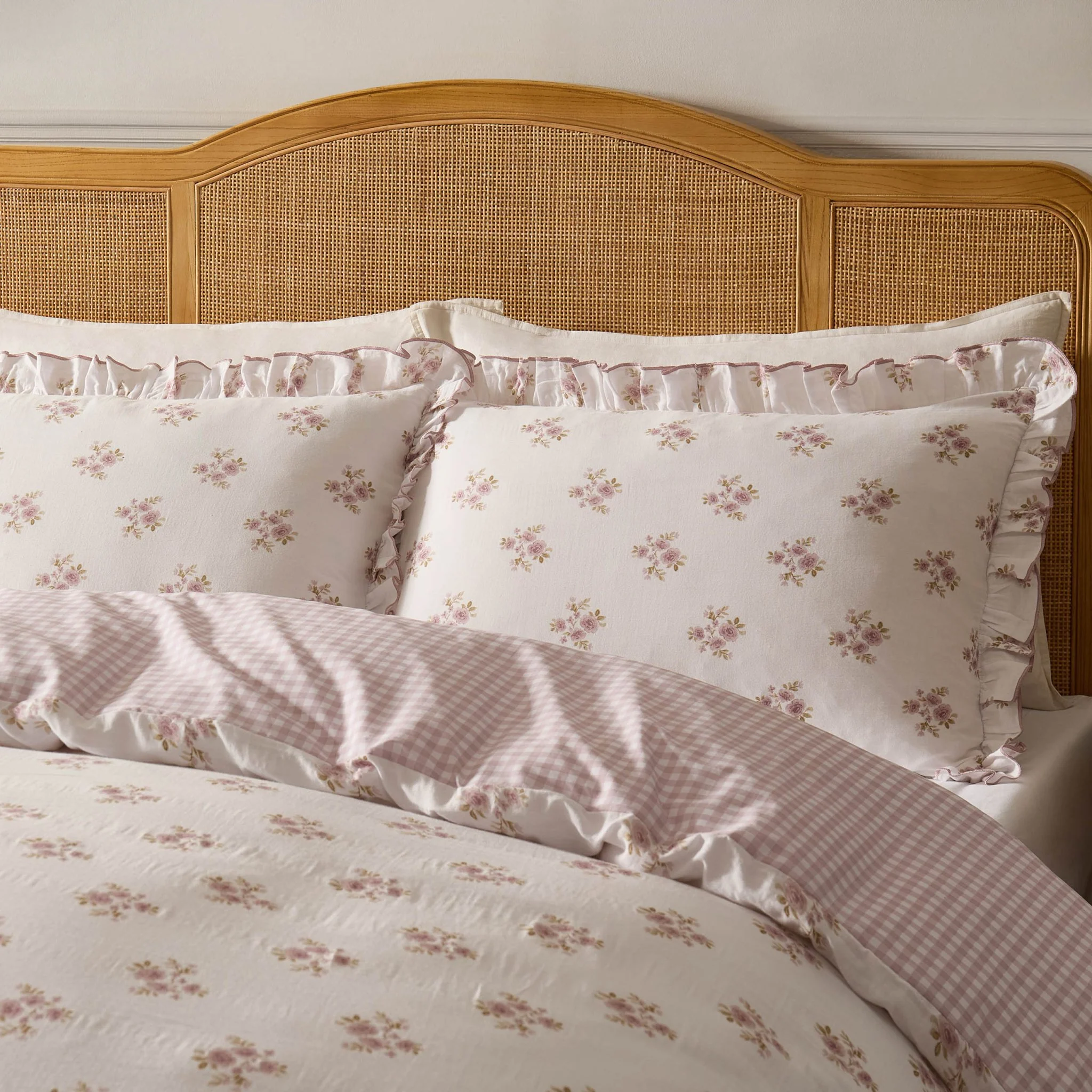 Mini Bouquet 100% Cotton Printed Muslin Duvet Cover Set - White/Pink - Image 3