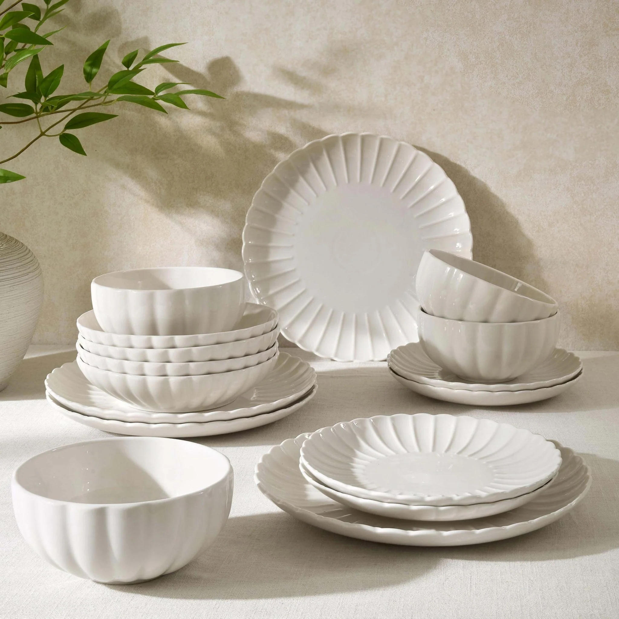 Mira Scalloped 16 Piece Dinner Set- Off White
