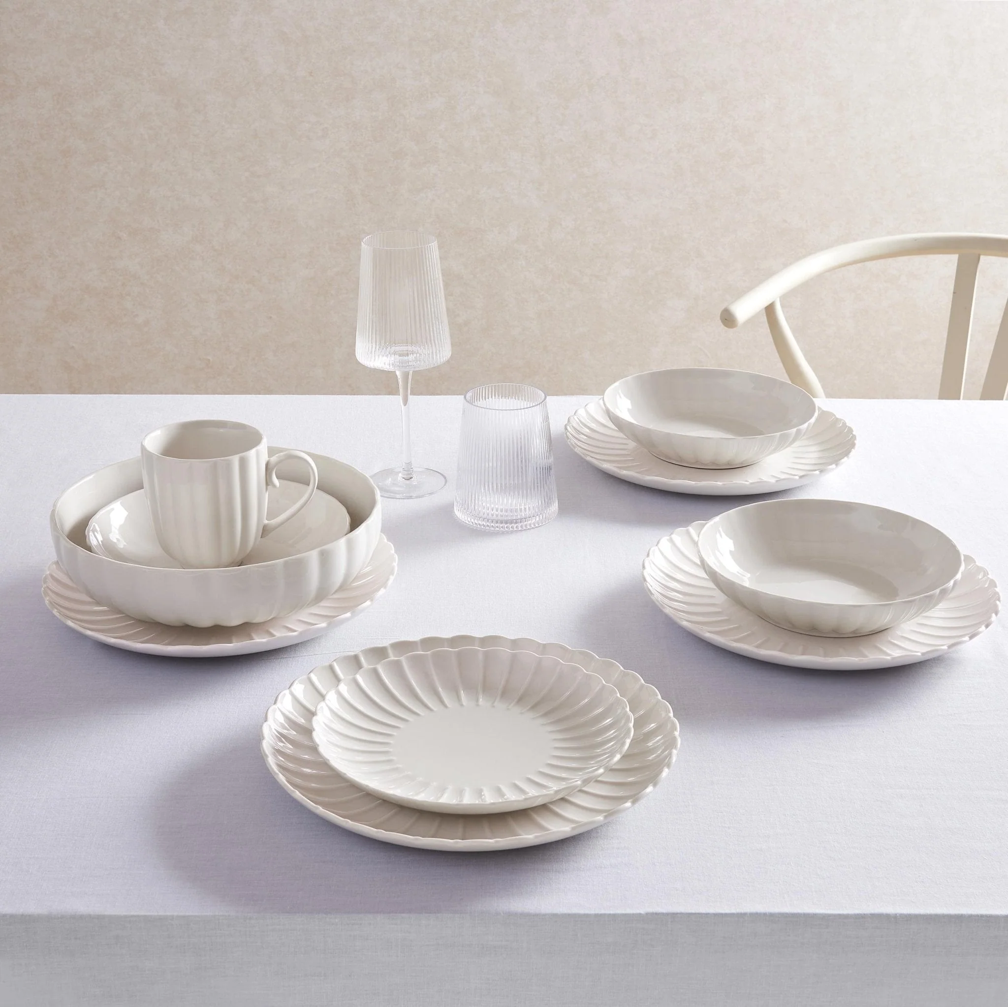 Mira Scalloped Set of 4 Dinner Plates - Off White - Image 3
