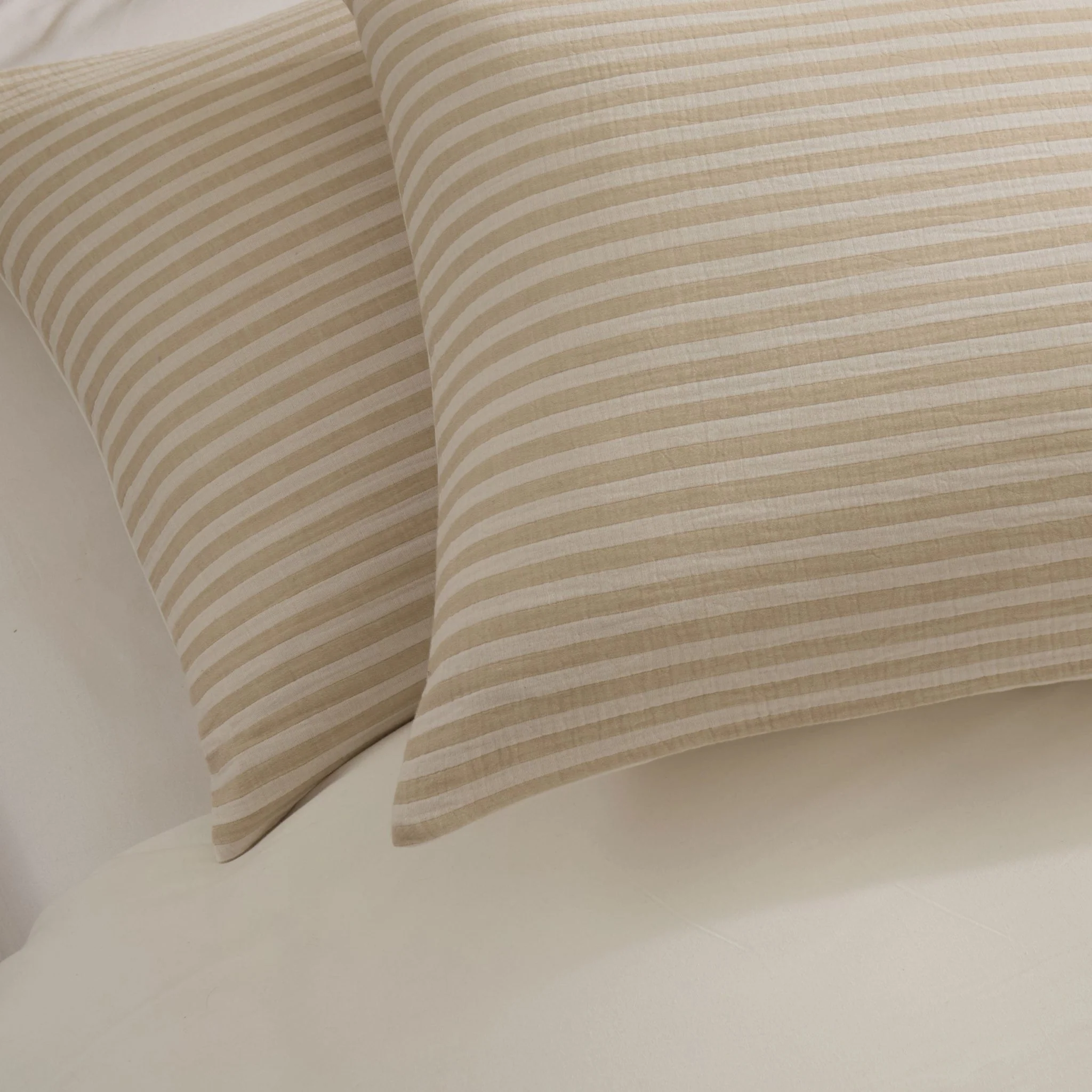 Miran Yarn Dyed Muslin Duvet Cover & Pillowcase Set - Natural/White - Image 7