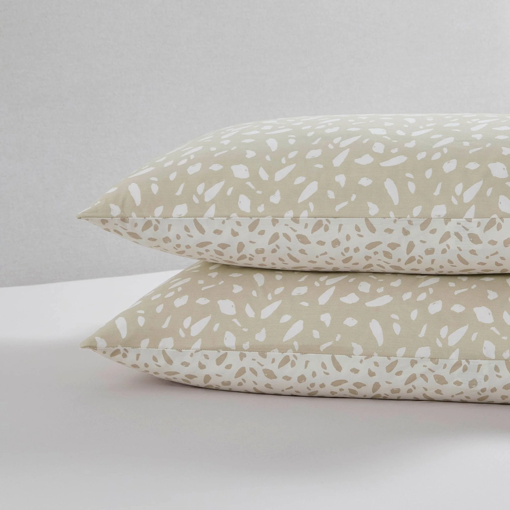 Nala 200 Thread Count Reversible Duvet Cover & Pillowcase Set - Animal Print - Natural - Image 4