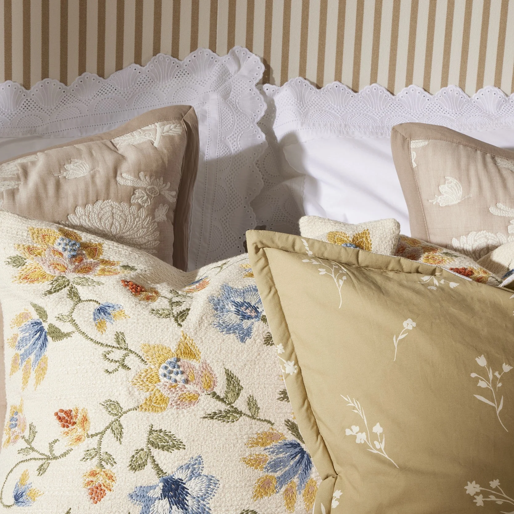 Pair of Alice Oxford Pillowcases - 200 Thread Count - White - Image 5