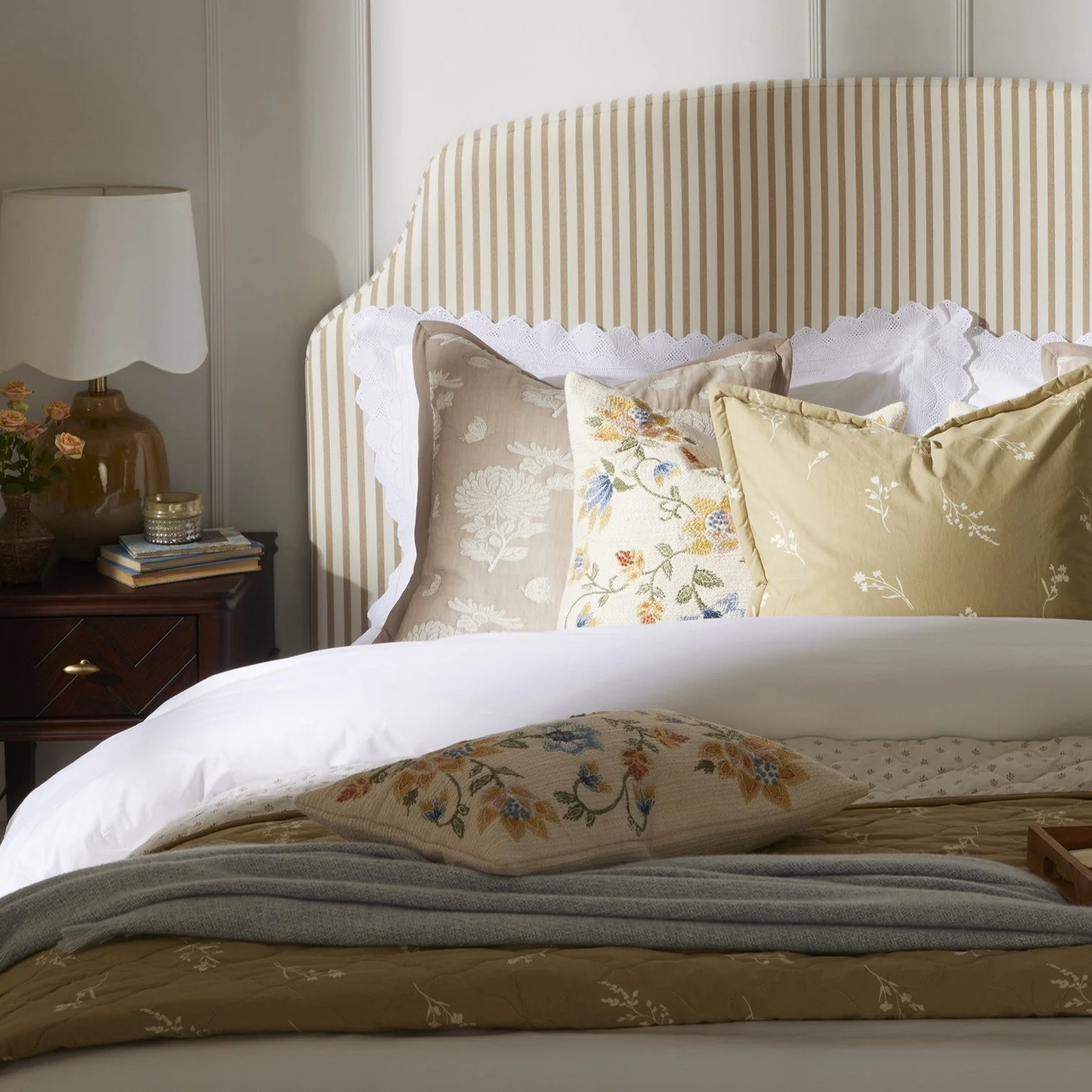 Pair of Alice Oxford Pillowcases - 200 Thread Count - White - Image 6