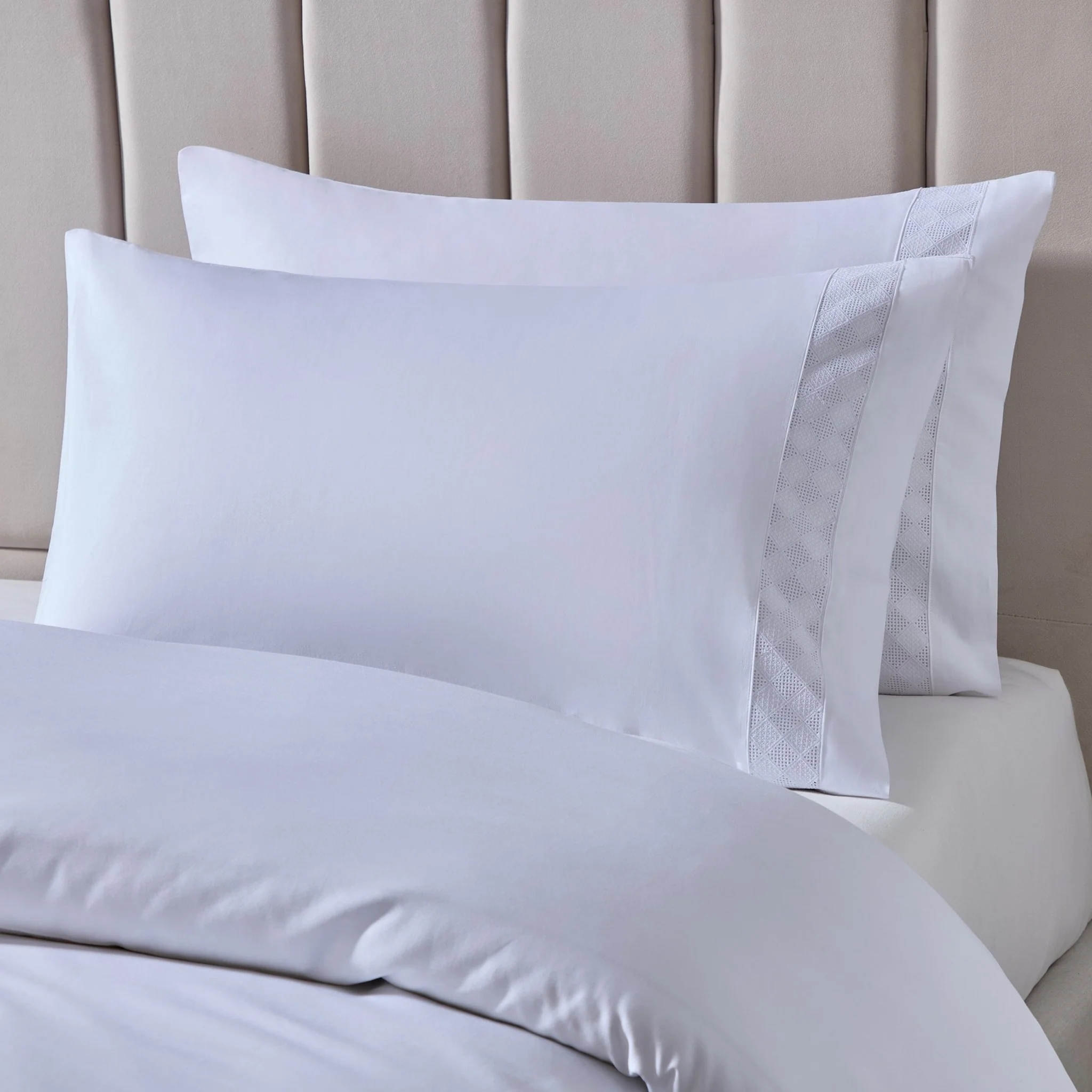 Pair of Alma 300 Thread Count Lace Insert Classic Pillowcases - Sateen - Off White - Image 3