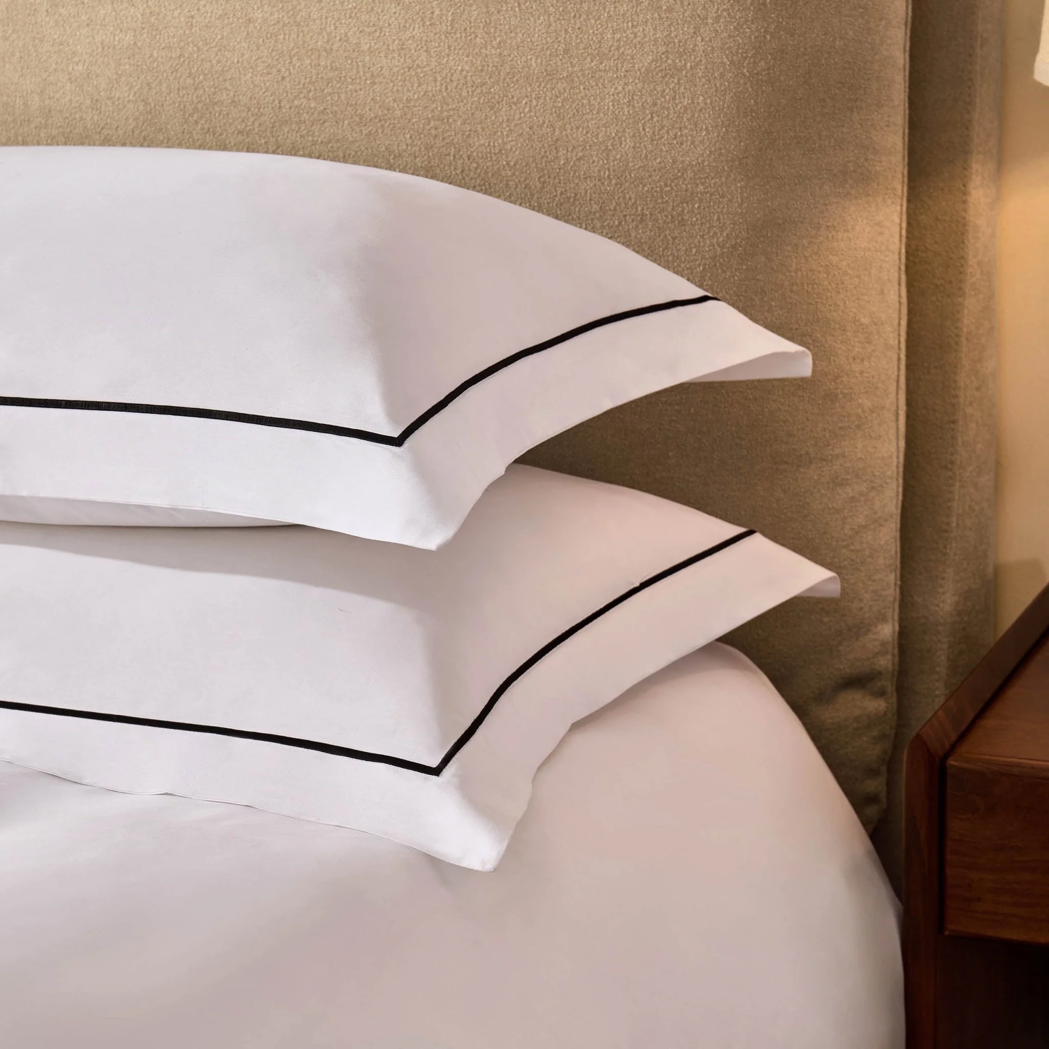Pair of Islington 300 Thread Count Embroidered Oxford Pillowcases - White/Black - Image 3