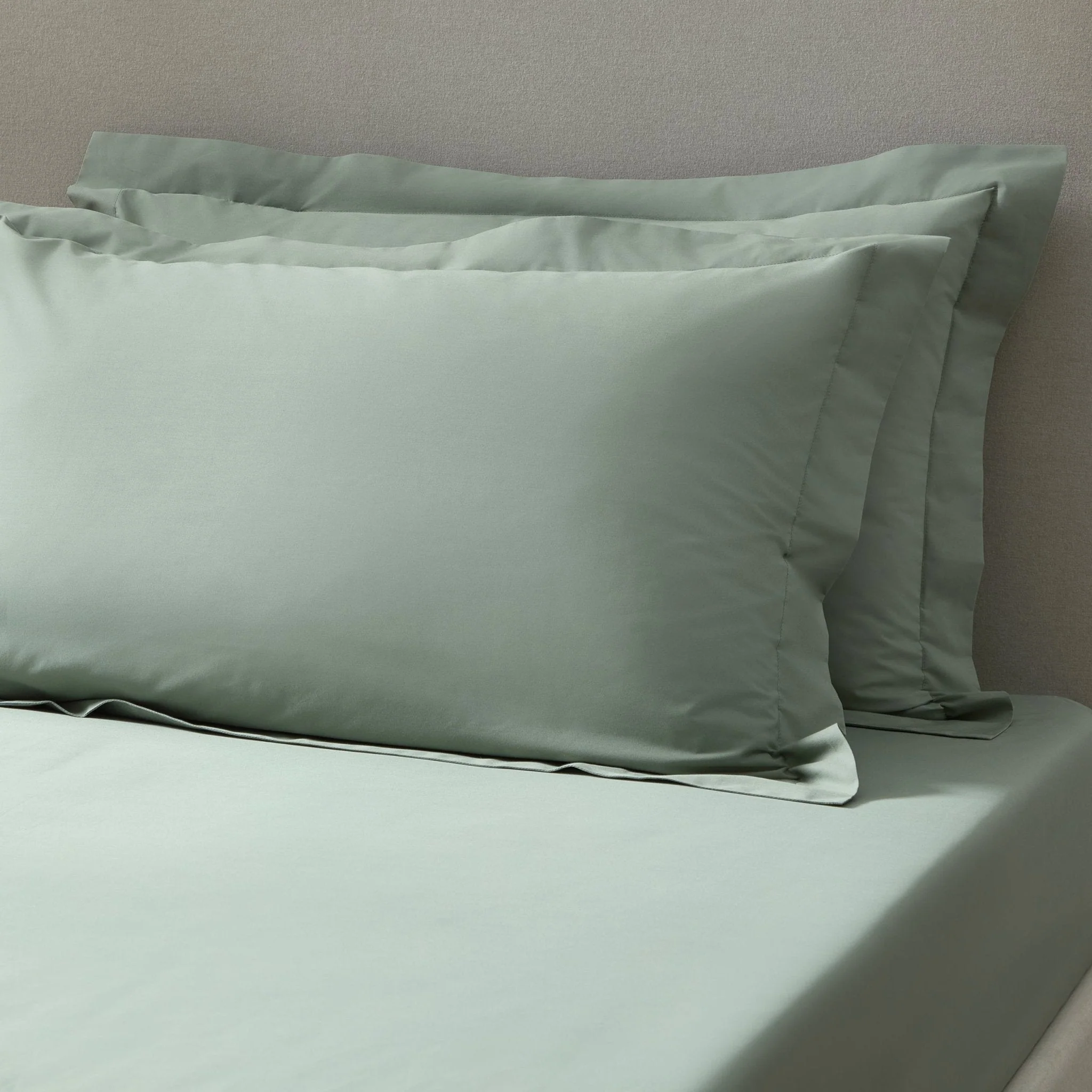 Pair of Plain-Dye Oxford Pillowcases - 200 Thread Count - Olive - Image 2