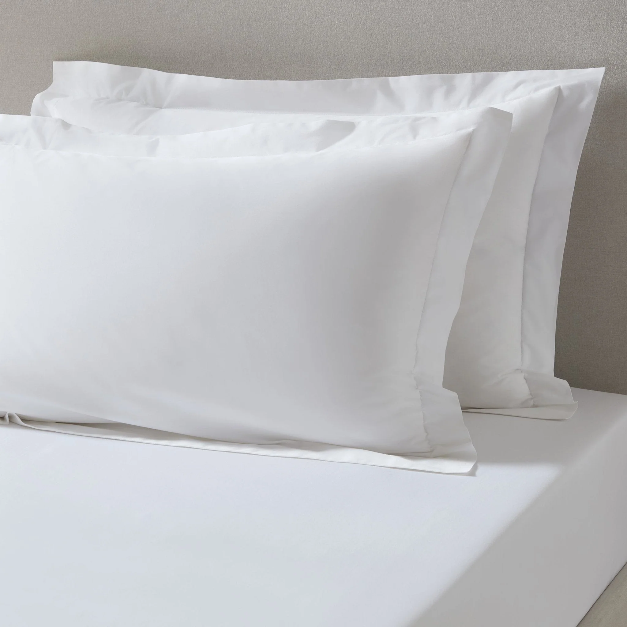 Pair of Plain-Dye Oxford Pillowcases - 200 Thread Count - White - Image 2