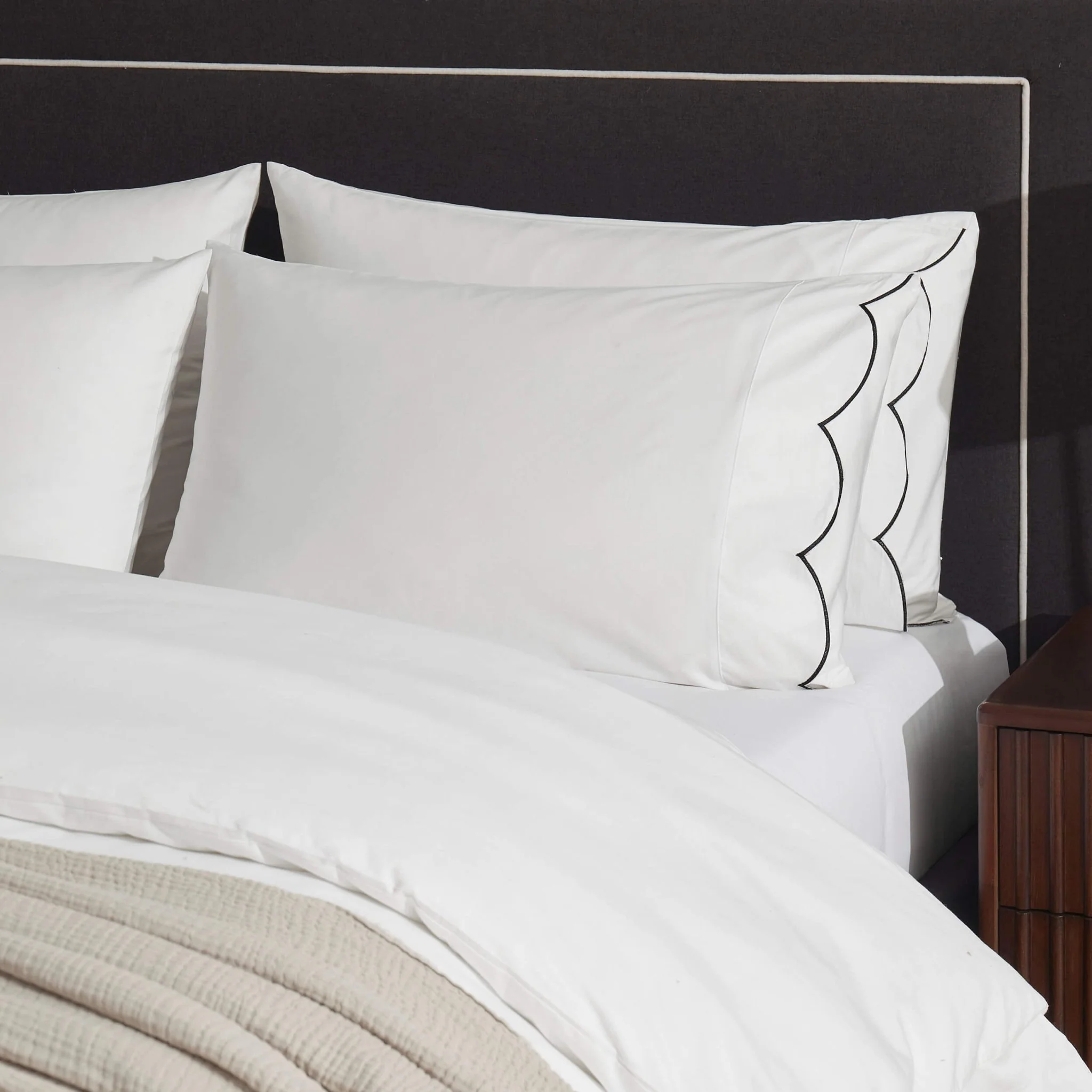 Simone 220 Thread Count Scallop Embroidered Edge Duvet Cover - Off White/Black - Image 4