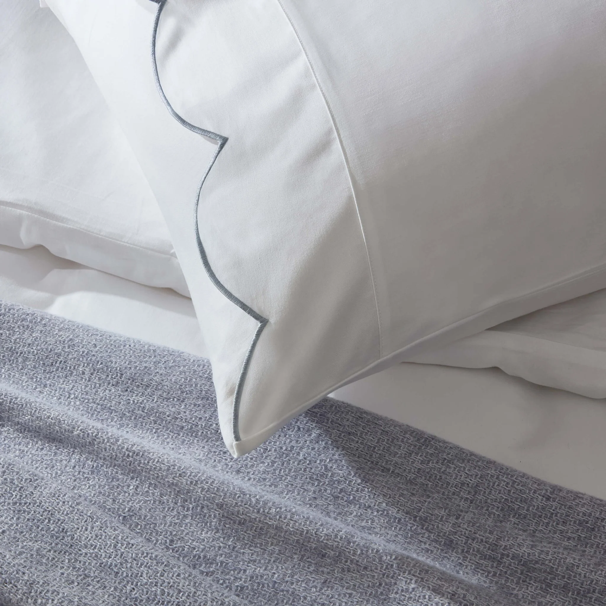 Pair of Simone Scallop Embroidered Edge Classic Pillowcase - White/Blue - Image 5
