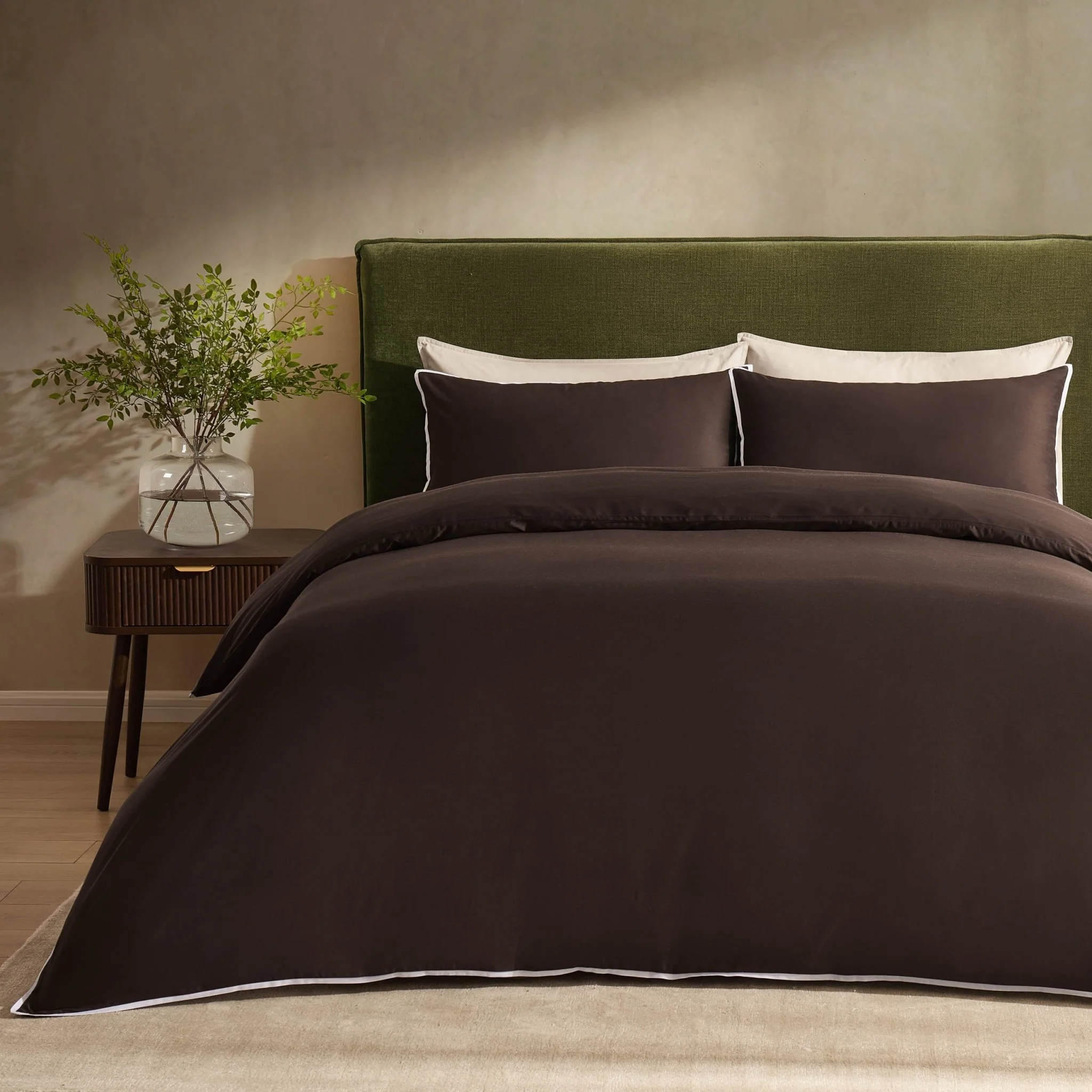 Pair of Super Soft Bamboo 300 Thread Count Cotton Plain Dye Classic Pillowcases - Chocolate - Image 3