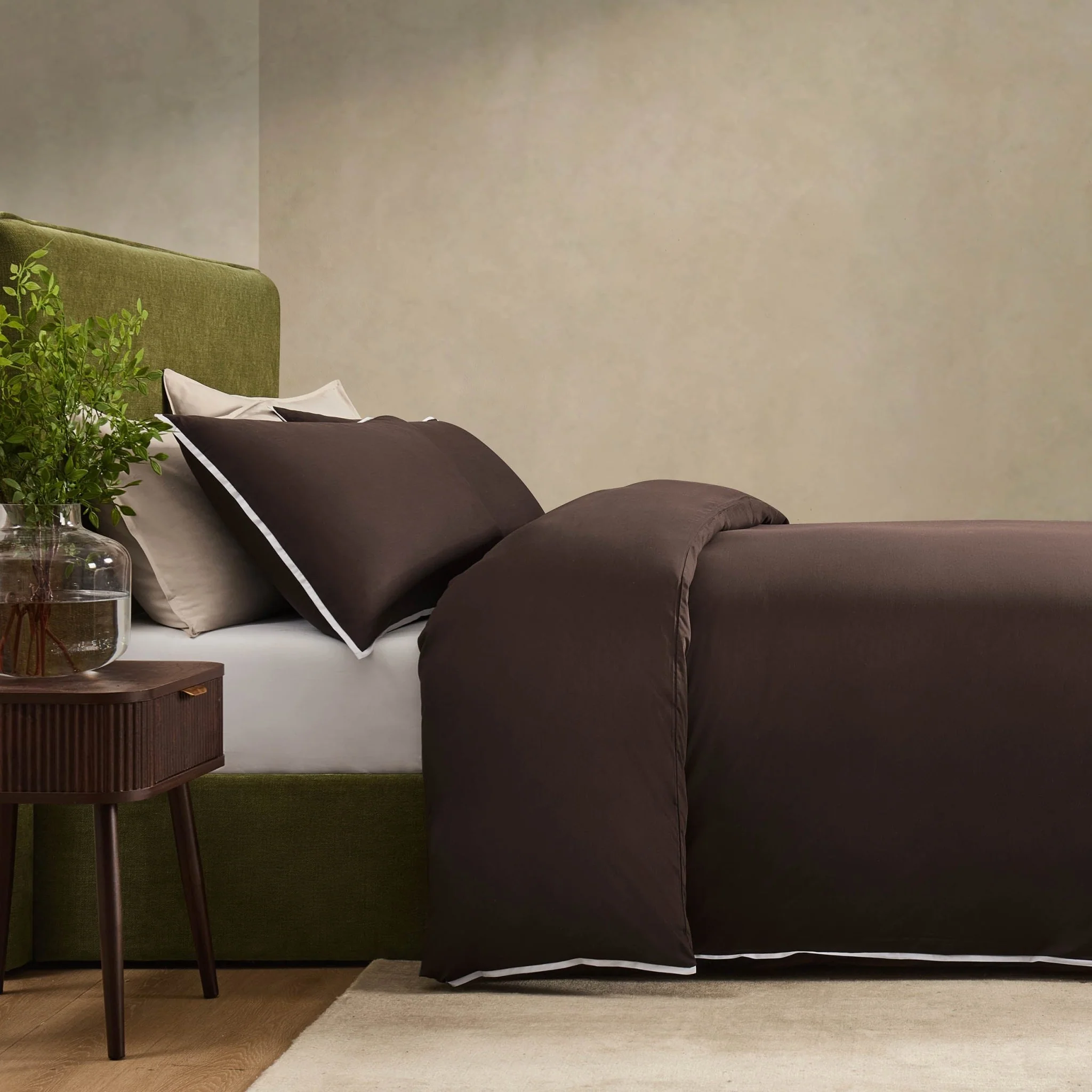 Pair of Super Soft Bamboo 300 Thread Count Cotton Plain Dye Classic Pillowcases - Chocolate - Image 4