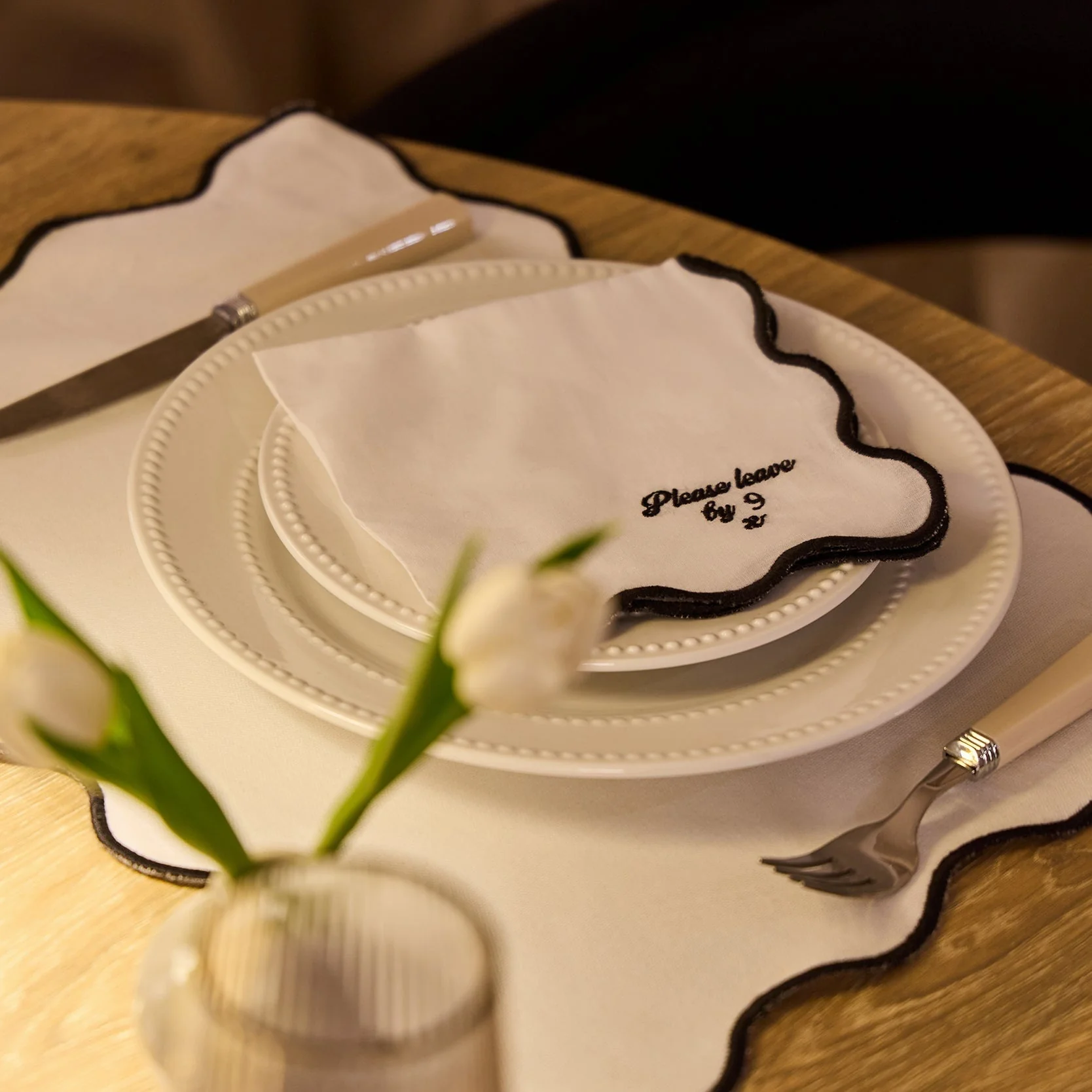Please leave by 9 Scallop Edge Set of 4 Napkins - Off White/Black - Image 3
