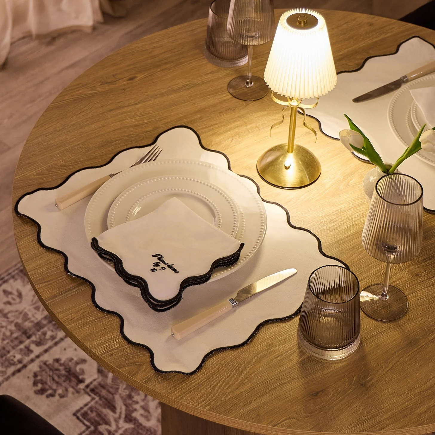 Please leave by 9 Scallop Edge Set of 4 Napkins - Off White/Black - Image 4