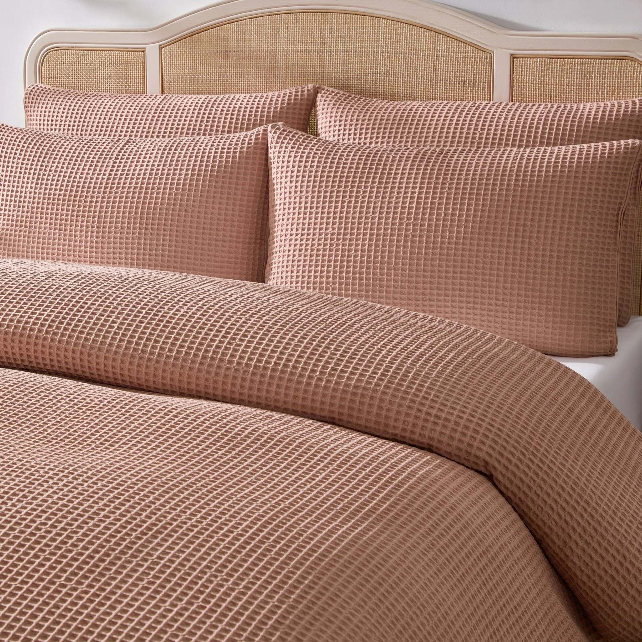Portofino Waffle 100% Cotton Pair of Pillowcases 200 Thread Count - Blush