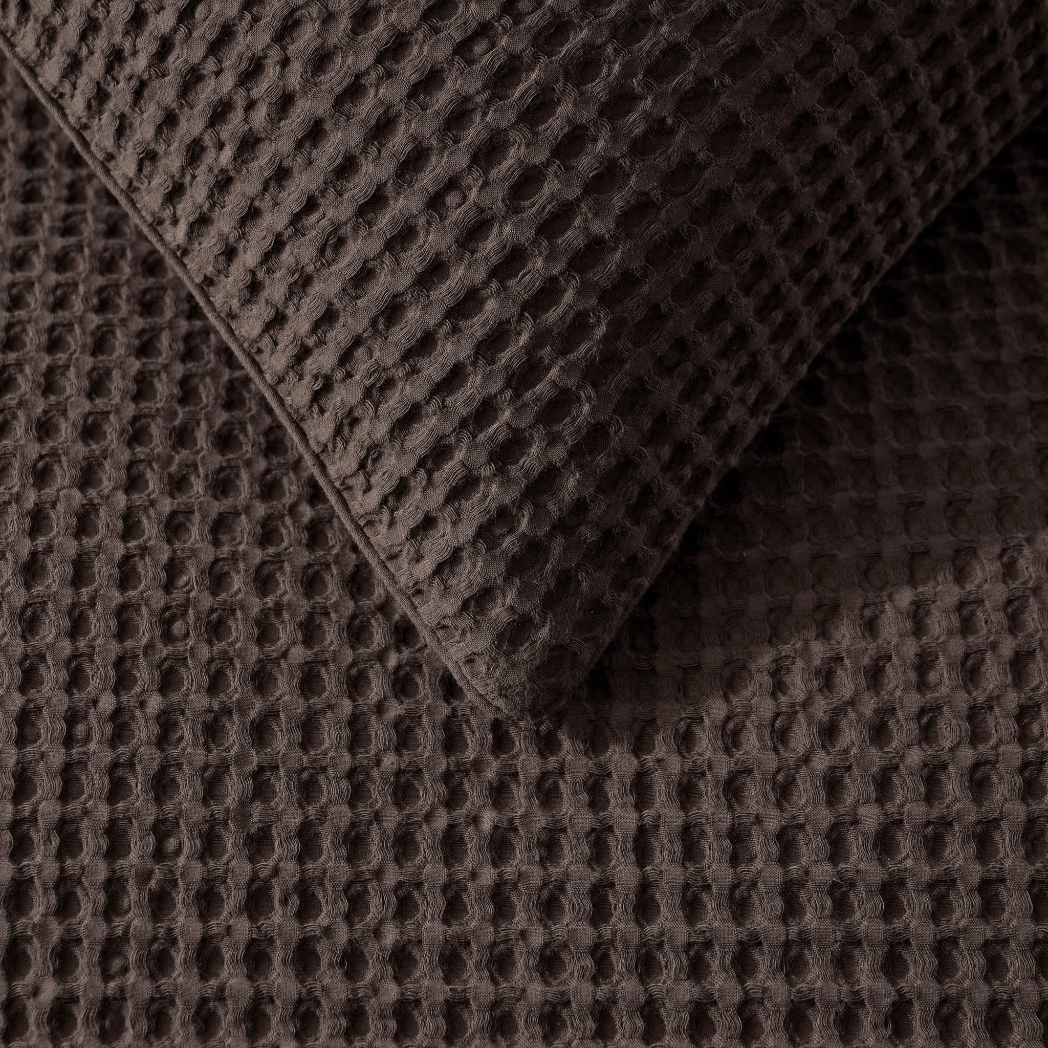 Portofino Waffle 100% Cotton Pair of Pillowcases 200 Thread Count - Chocolate - Image 4