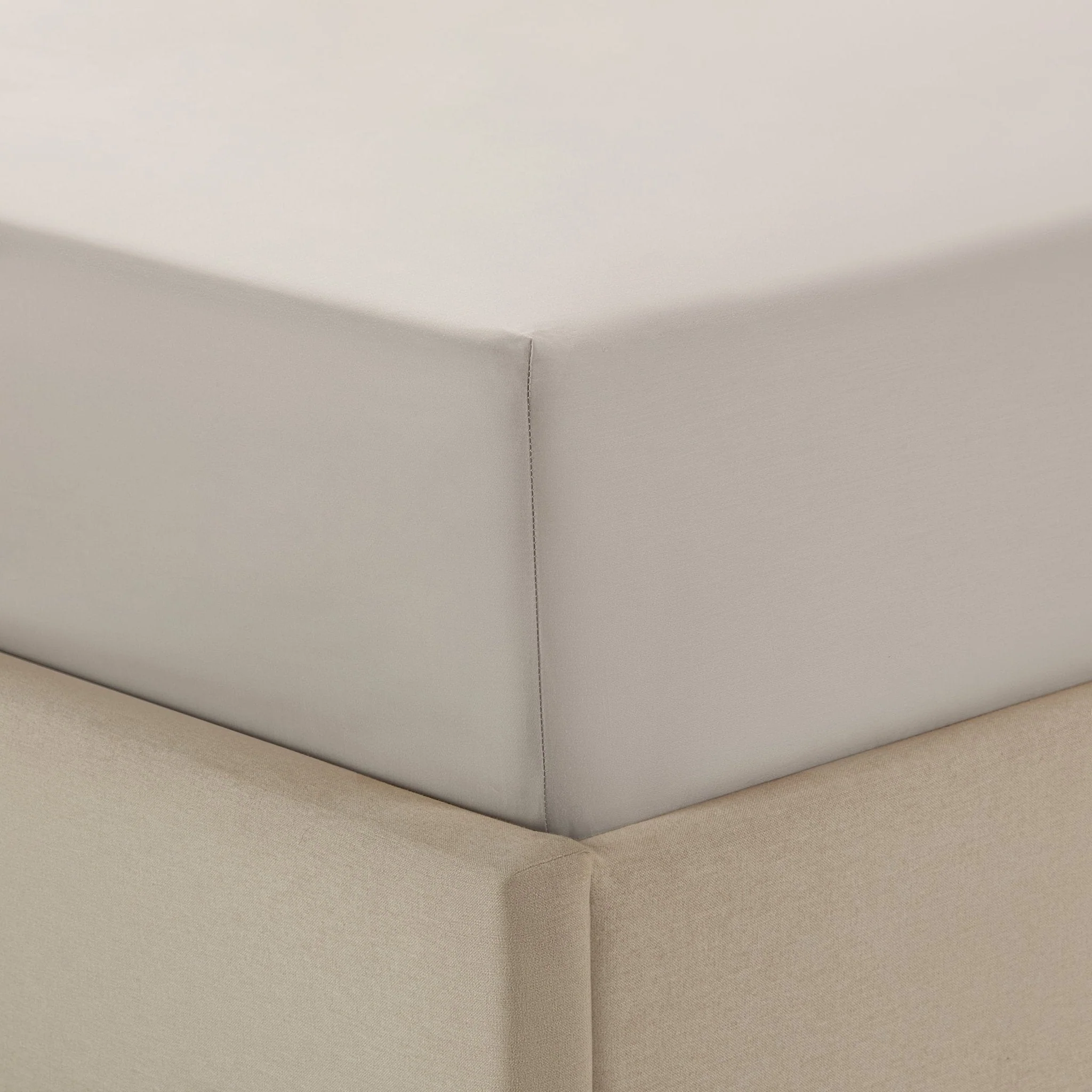 Regent 100% Cotton Fitted Sheet 400 Thread Count - Champagne