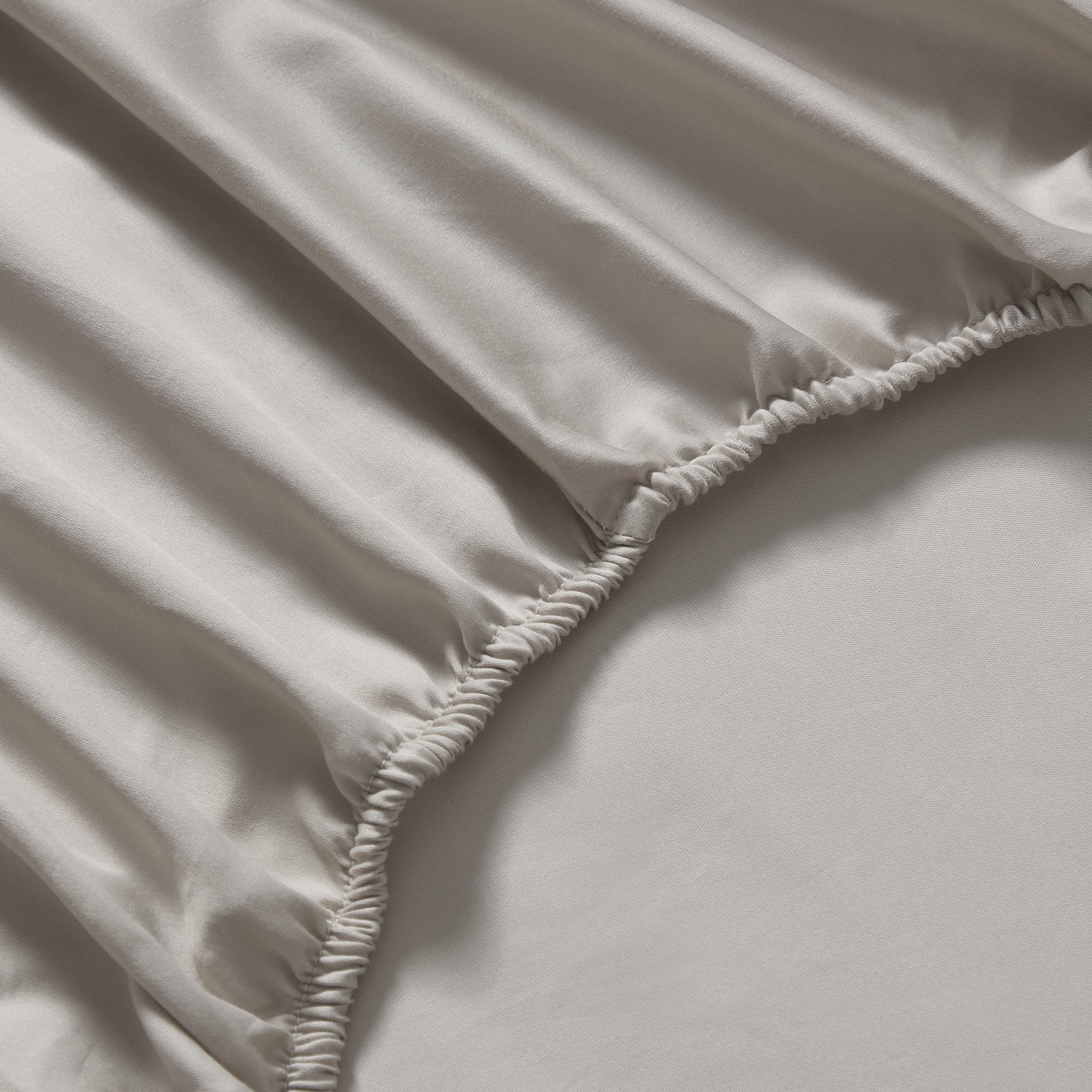 Regent 100% Cotton Fitted Sheet 400 Thread Count - Champagne - Image 2