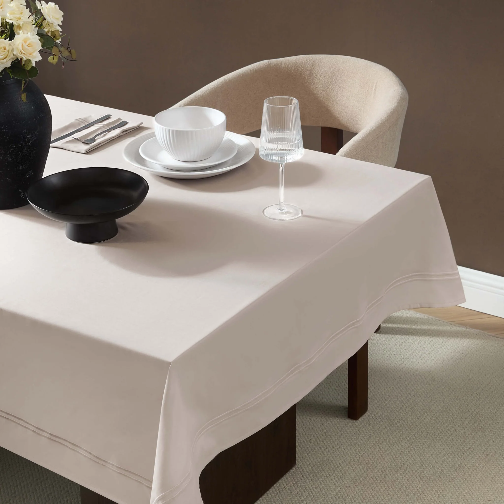 Regent 100% Cotton Rectangle Tablecloth 400 Thread Count - Champagne