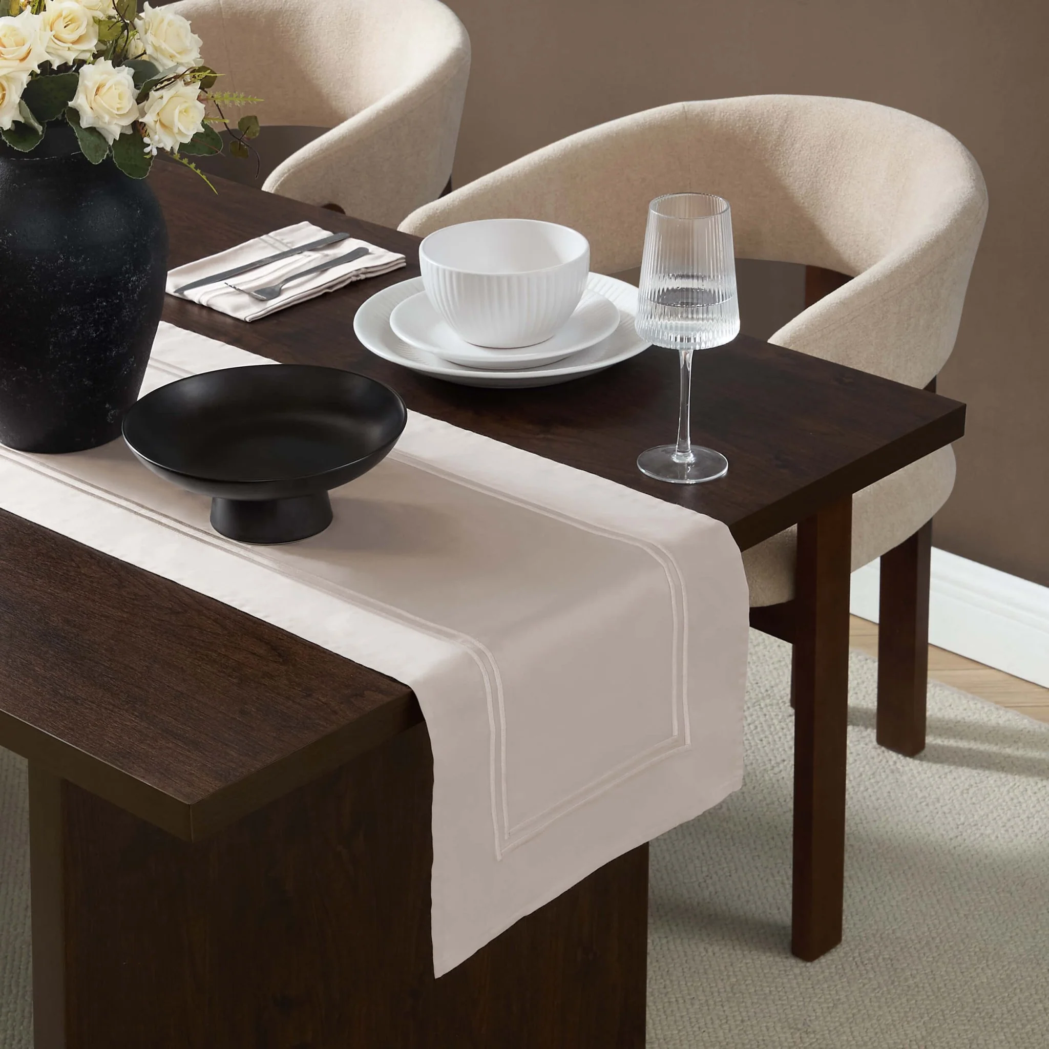 Regent 100% Cotton Table Runner 400 Thread Count - Champagne