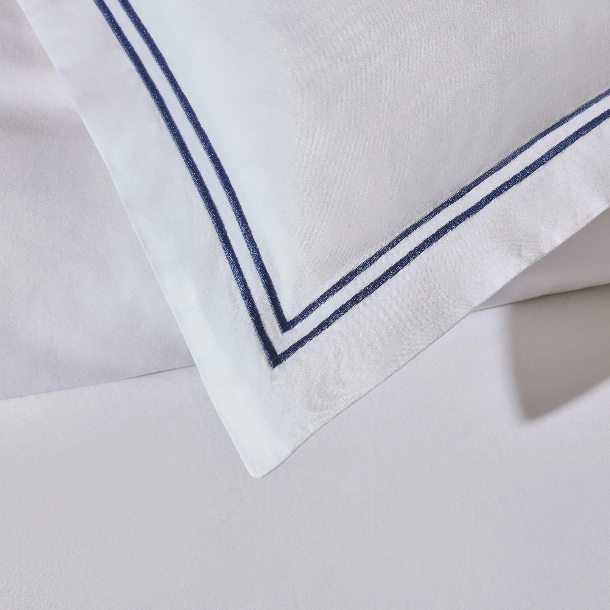 Regent Embroidered 100% Cotton Duvet Cover 400 Thread Count - Navy - Image 2