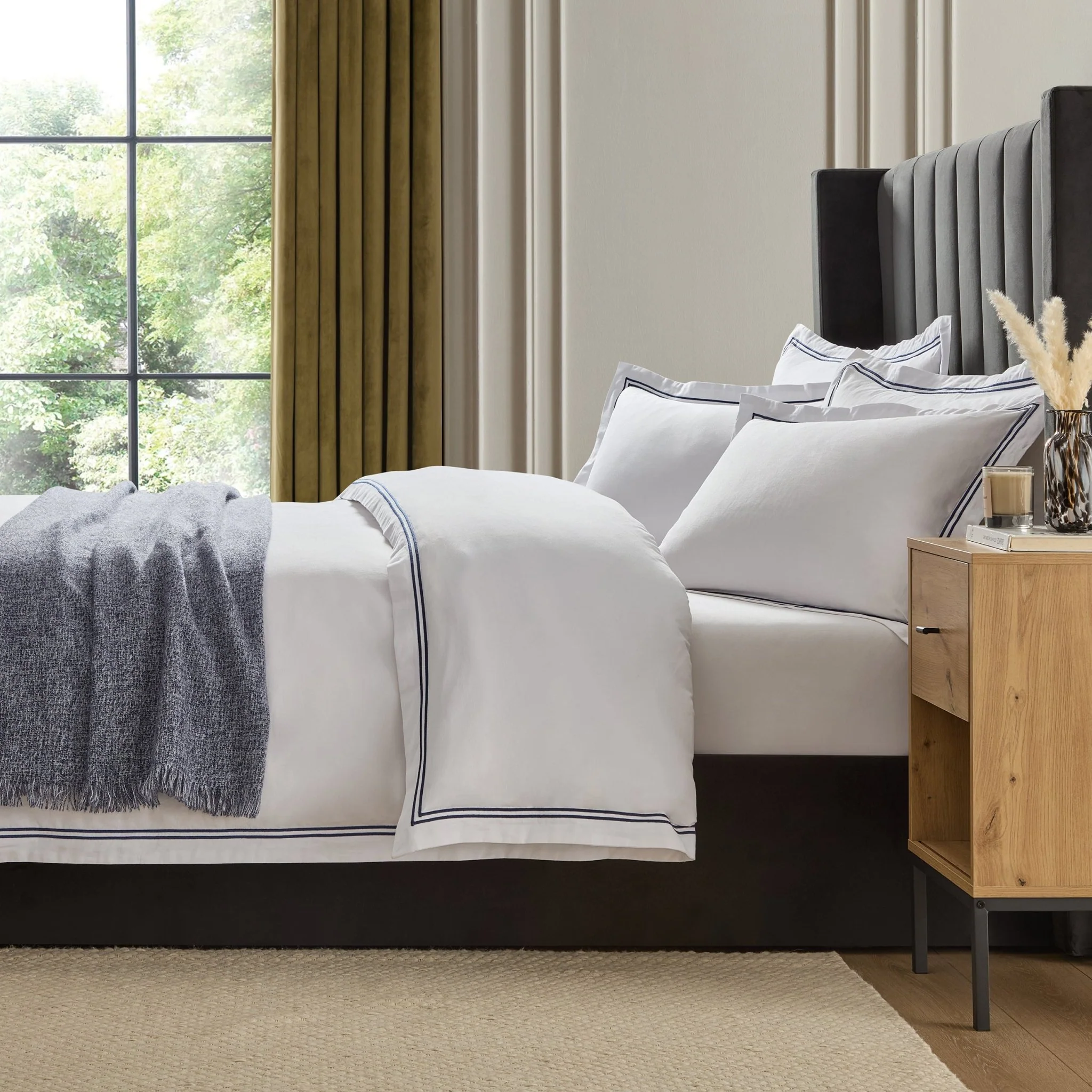 Regent Embroidered 100% Cotton Duvet Cover 400 Thread Count - Navy - Image 3