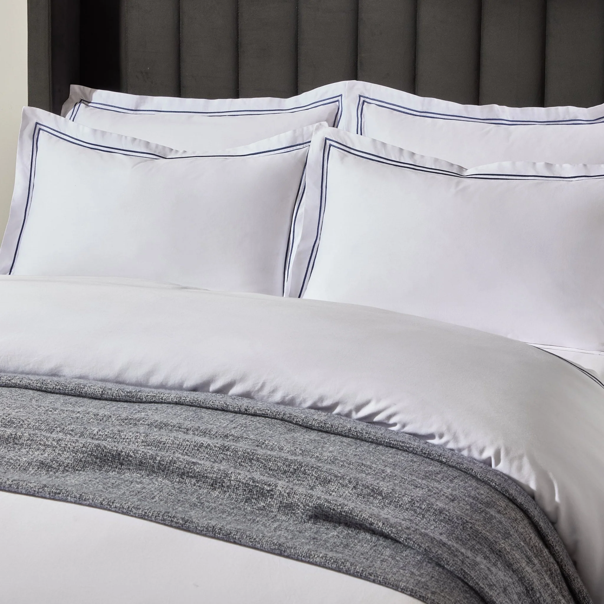 Regent Embroidered 100% Cotton Duvet Cover 400 Thread Count - Navy - Image 4