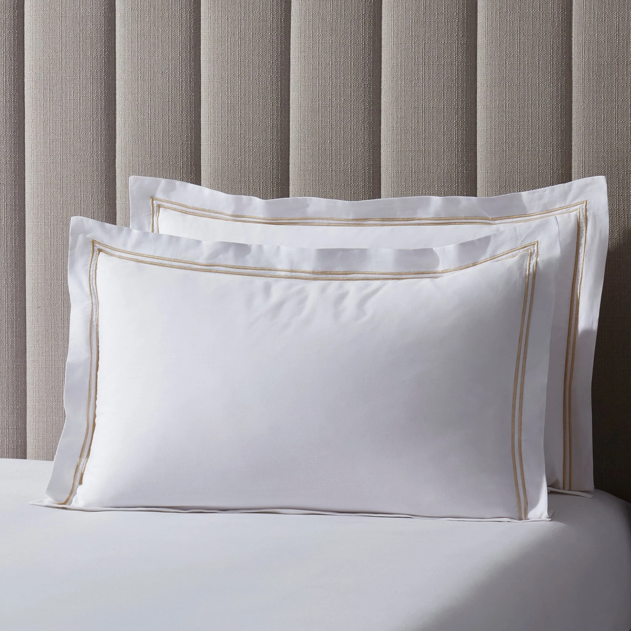 Regent Embroidered 100% Cotton Pair of Oxford Pillowcases 400 Thread Count - Natural - Image 3