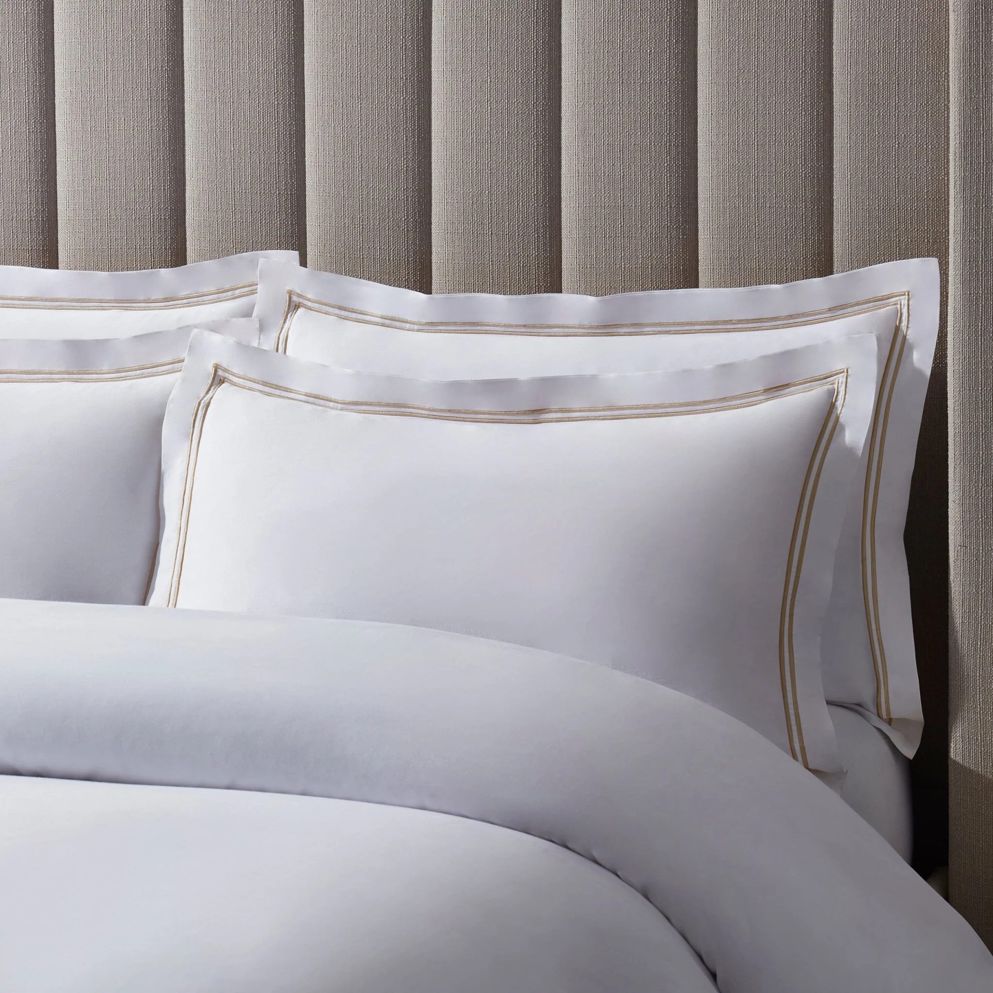 Regent Embroidered 100% Cotton Pair of Oxford Pillowcases 400 Thread Count - Natural - Image 4