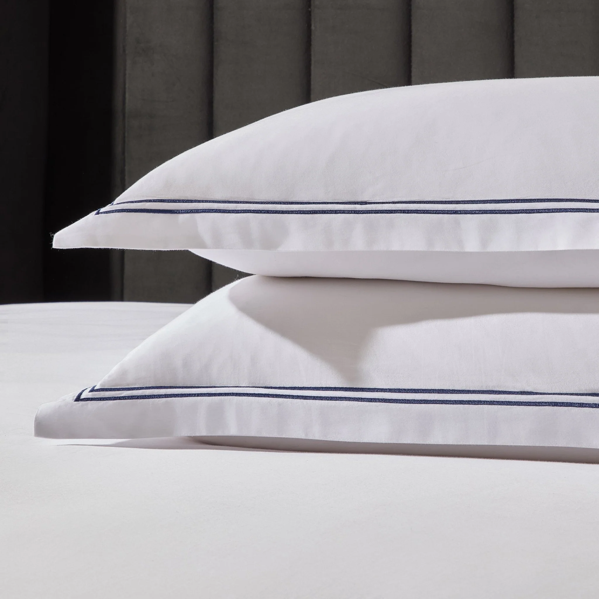 Regent Embroidered 100% Cotton Pair of Oxford Pillowcases 400 Thread Count - Navy