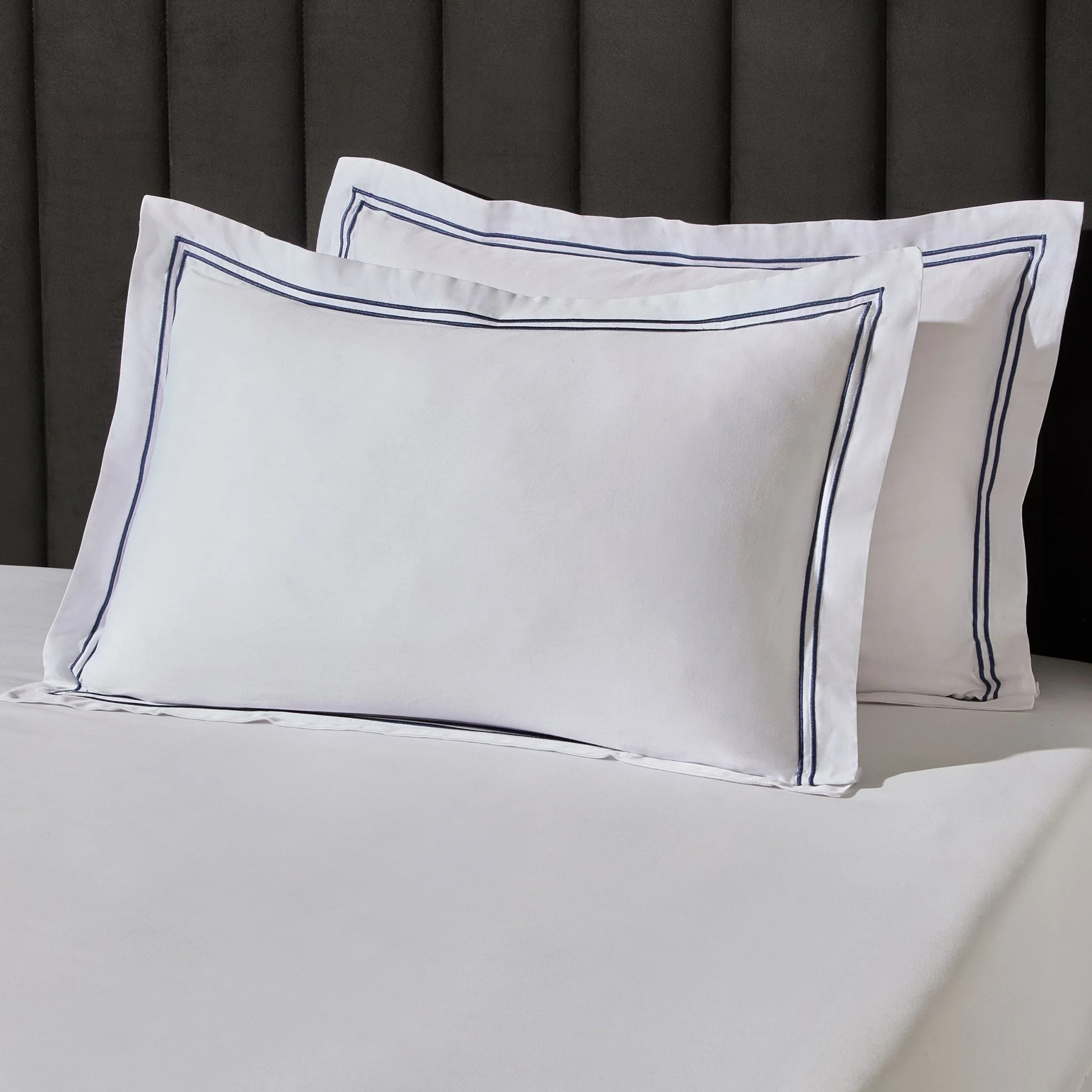 Regent Embroidered 100% Cotton Pair of Oxford Pillowcases 400 Thread Count - Navy - Image 3