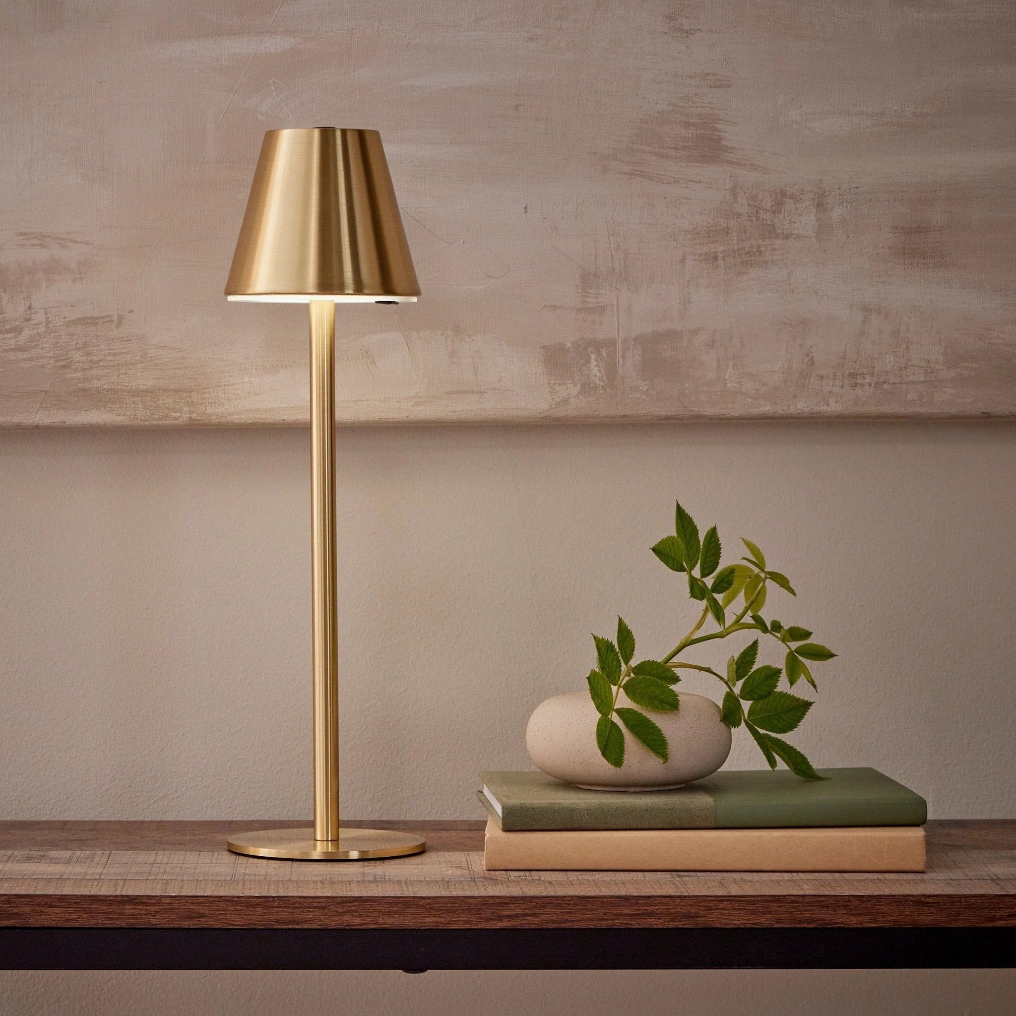 Rhea LED Rechargeable Wireless Lamp - Image 3