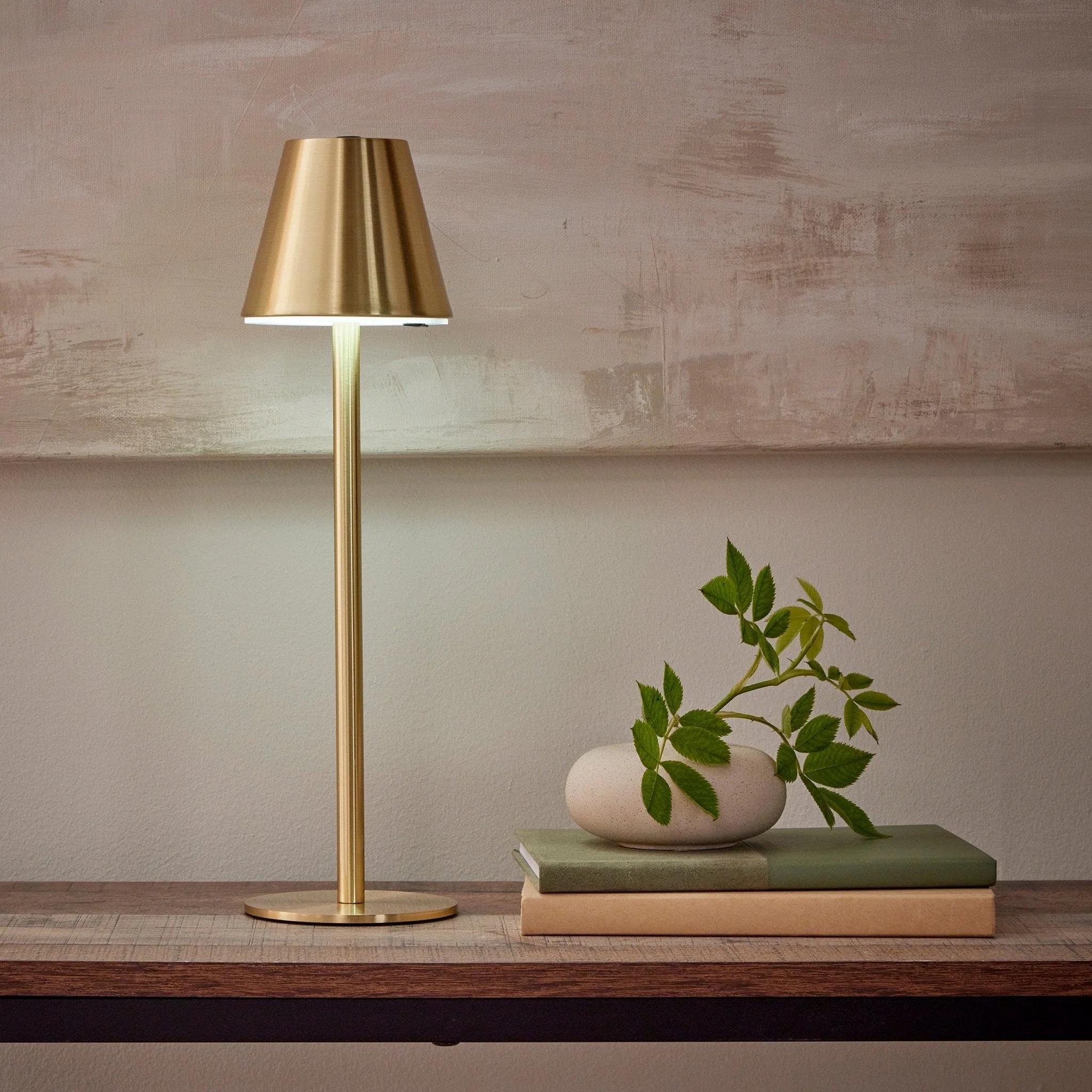 Rhea LED Rechargeable Wireless Lamp - Image 4