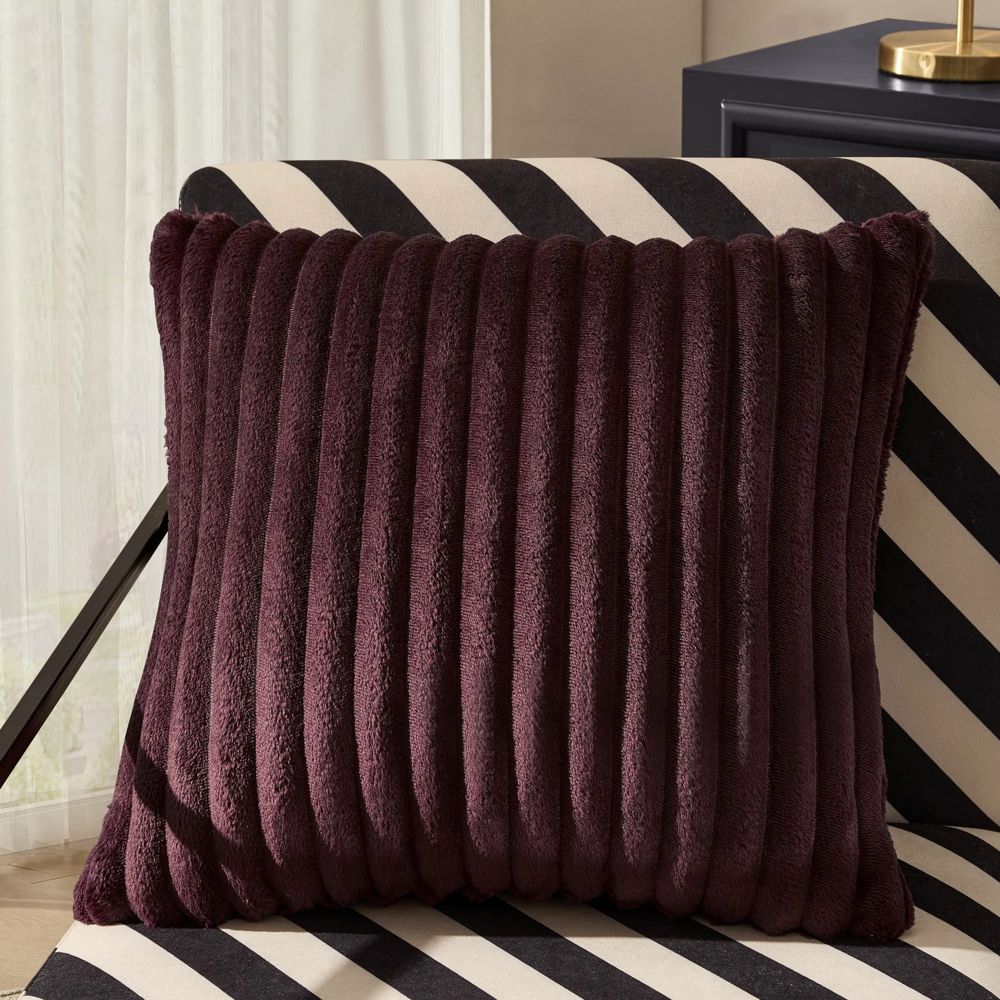 Ribbed Flannel Faux Fur Sofa Cushion Cover - Aubergine