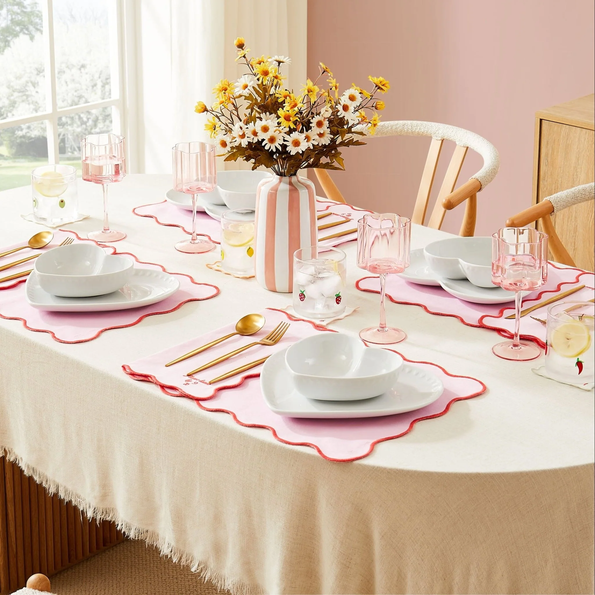 Scallop Edge Set of 4 Placemats - Pink/Red - Image 2