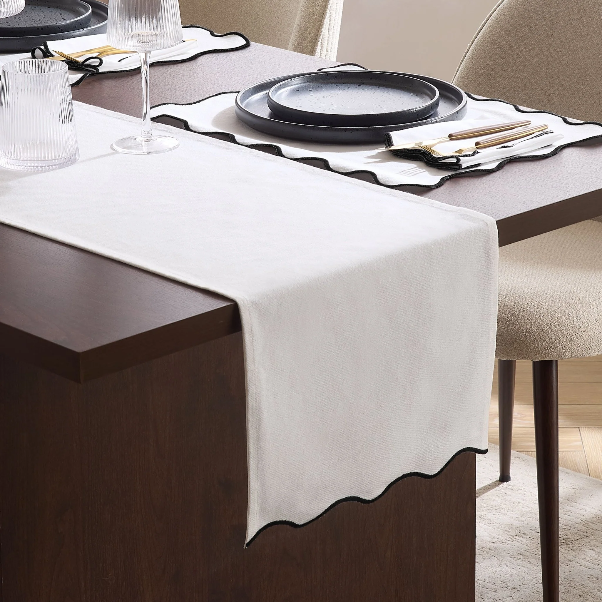 Scallop Edge Table Runner - Off White/Black