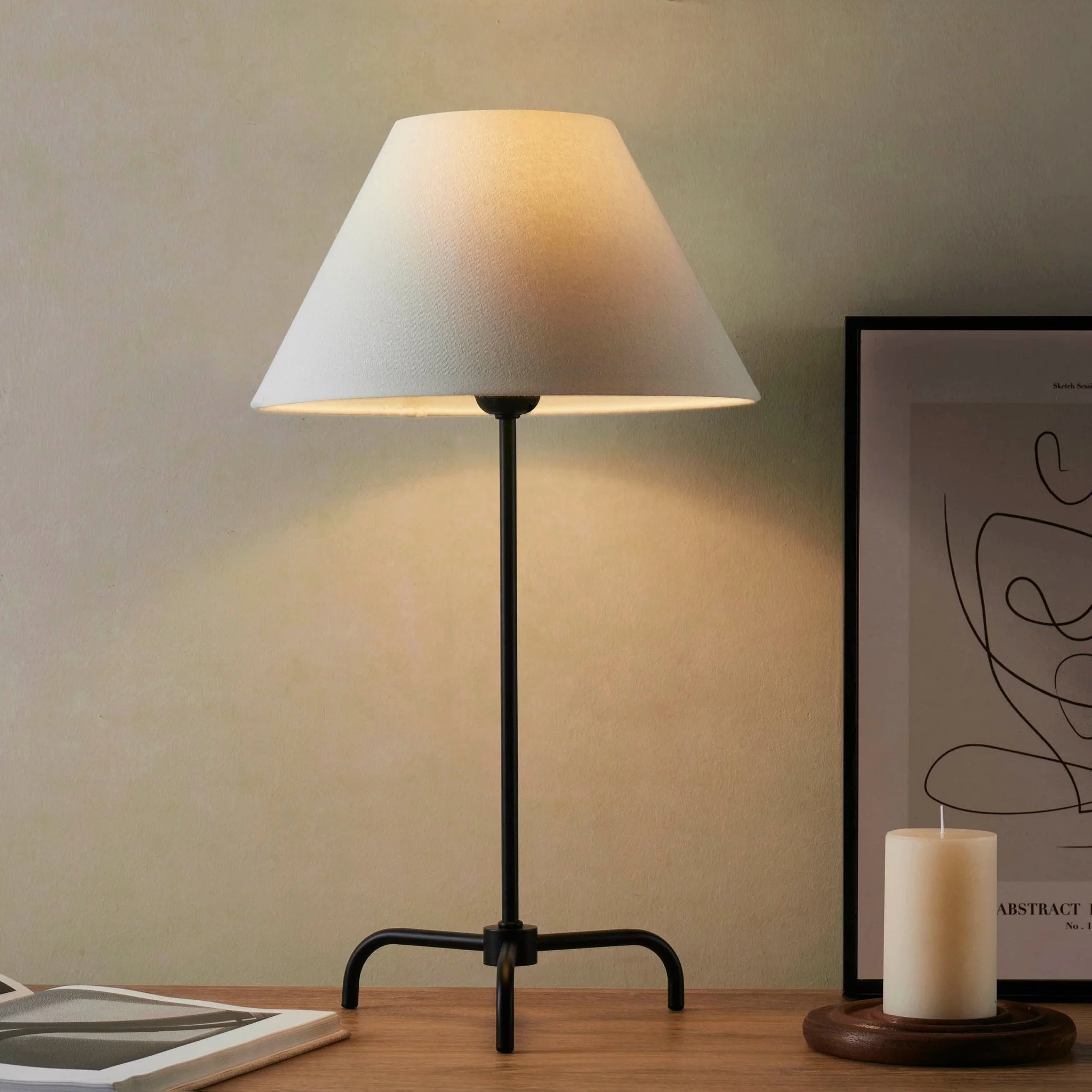 Sisu Minimalist Table Lamp - Black/White