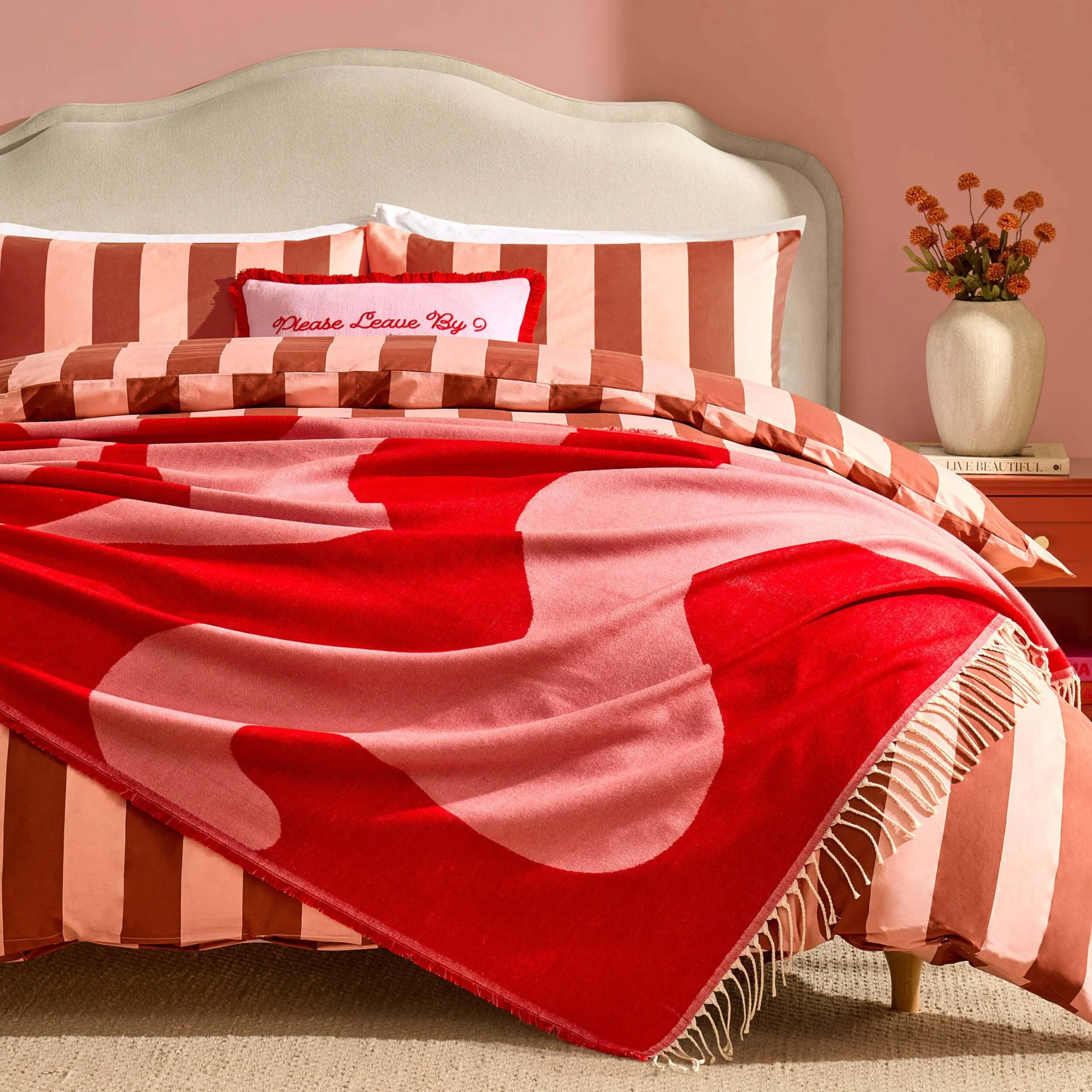 Swirl Contrast Pattern Throw - Pink/Red