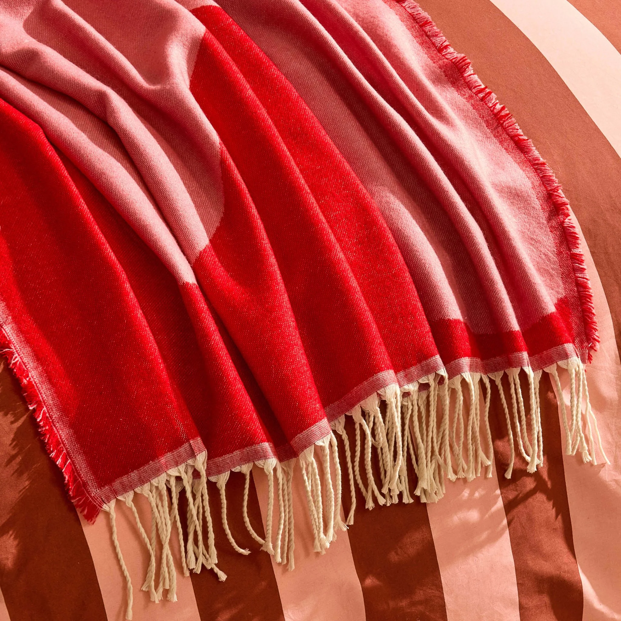 Swirl Contrast Pattern Throw - Pink/Red - Image 2