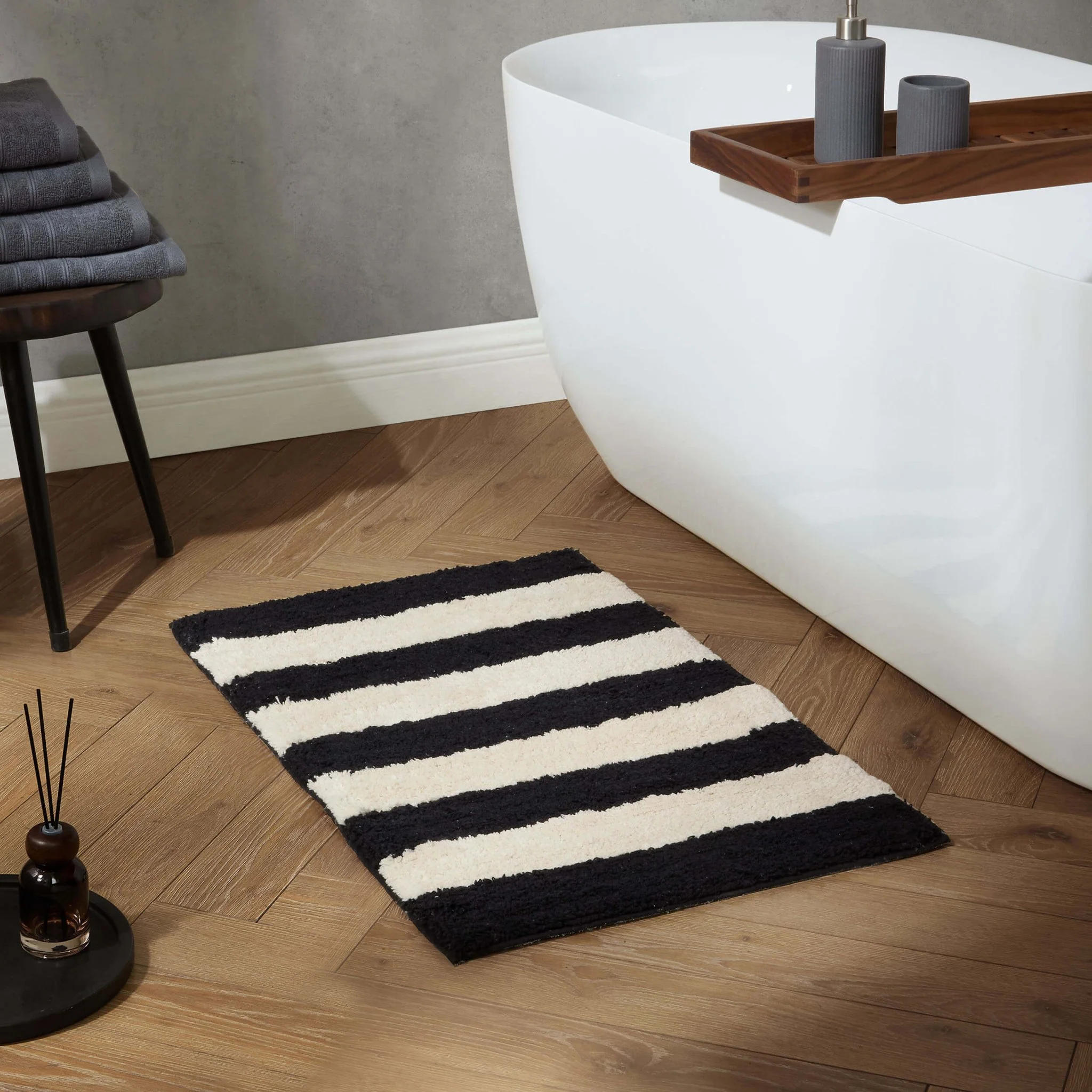 Symi Wide Stripe Bath Mat - Black/ White