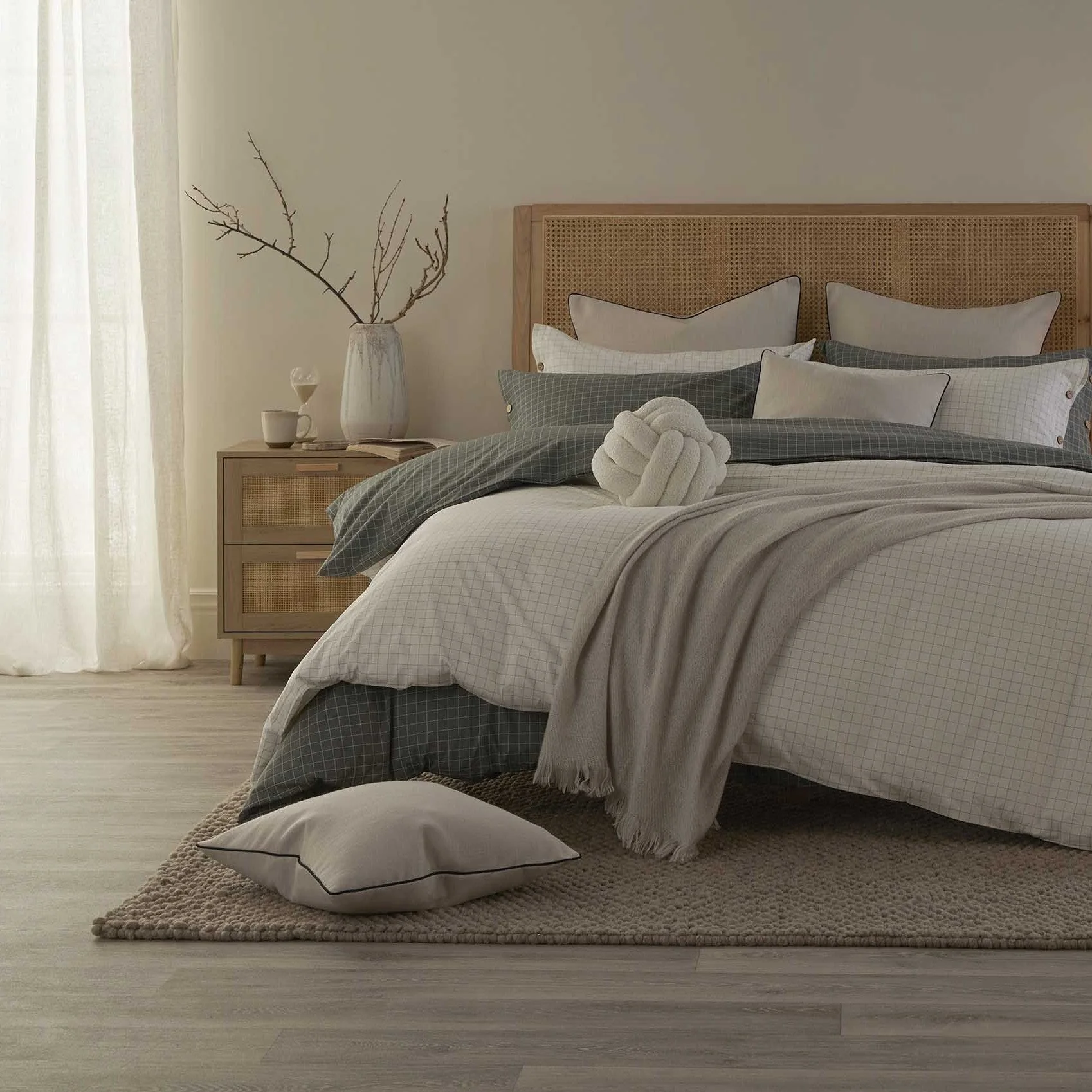 Thea Duvet Cover & Pillowcase Set - Off White/Black - Image 5