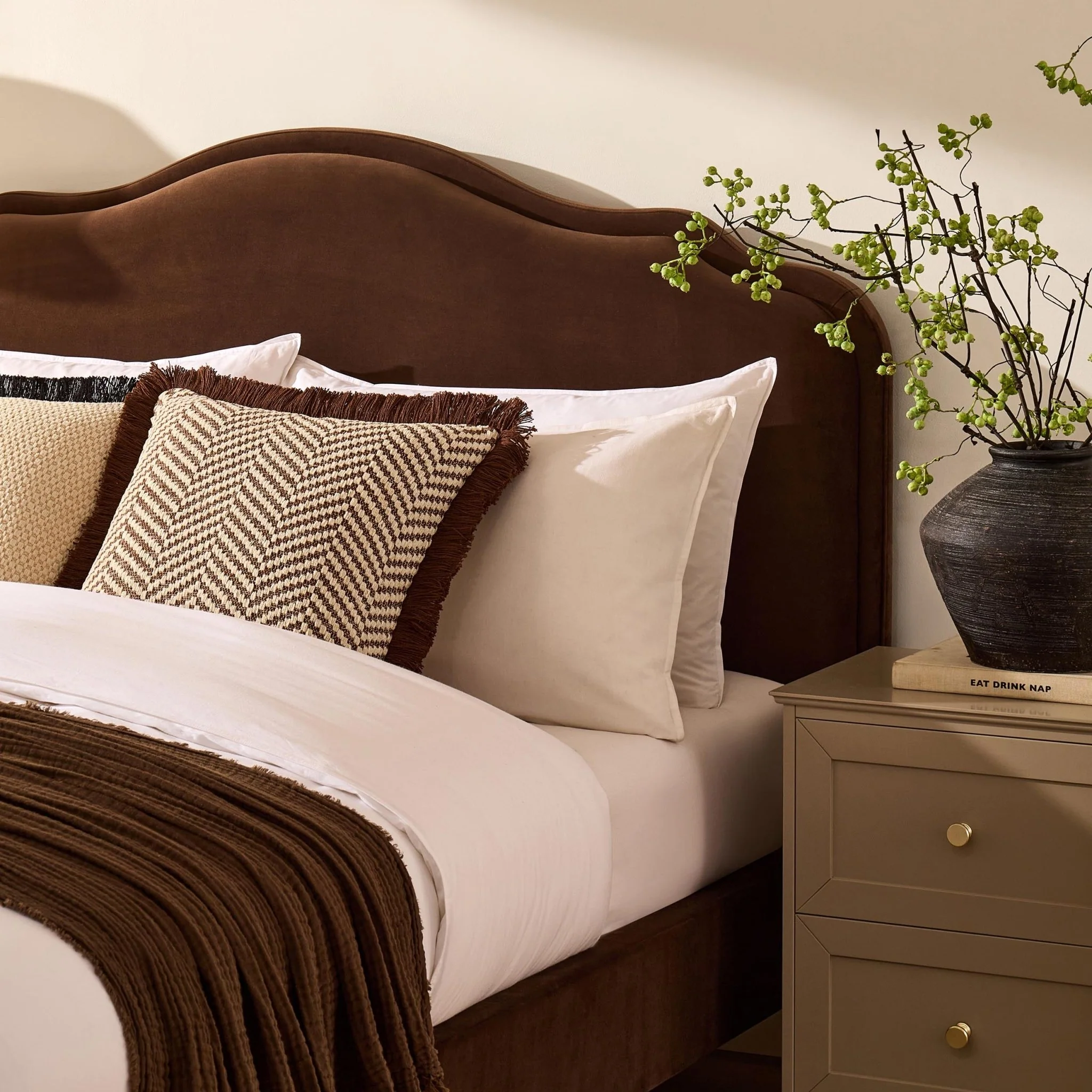 Wiltshire Bed Frame - Cappuccino - Image 6