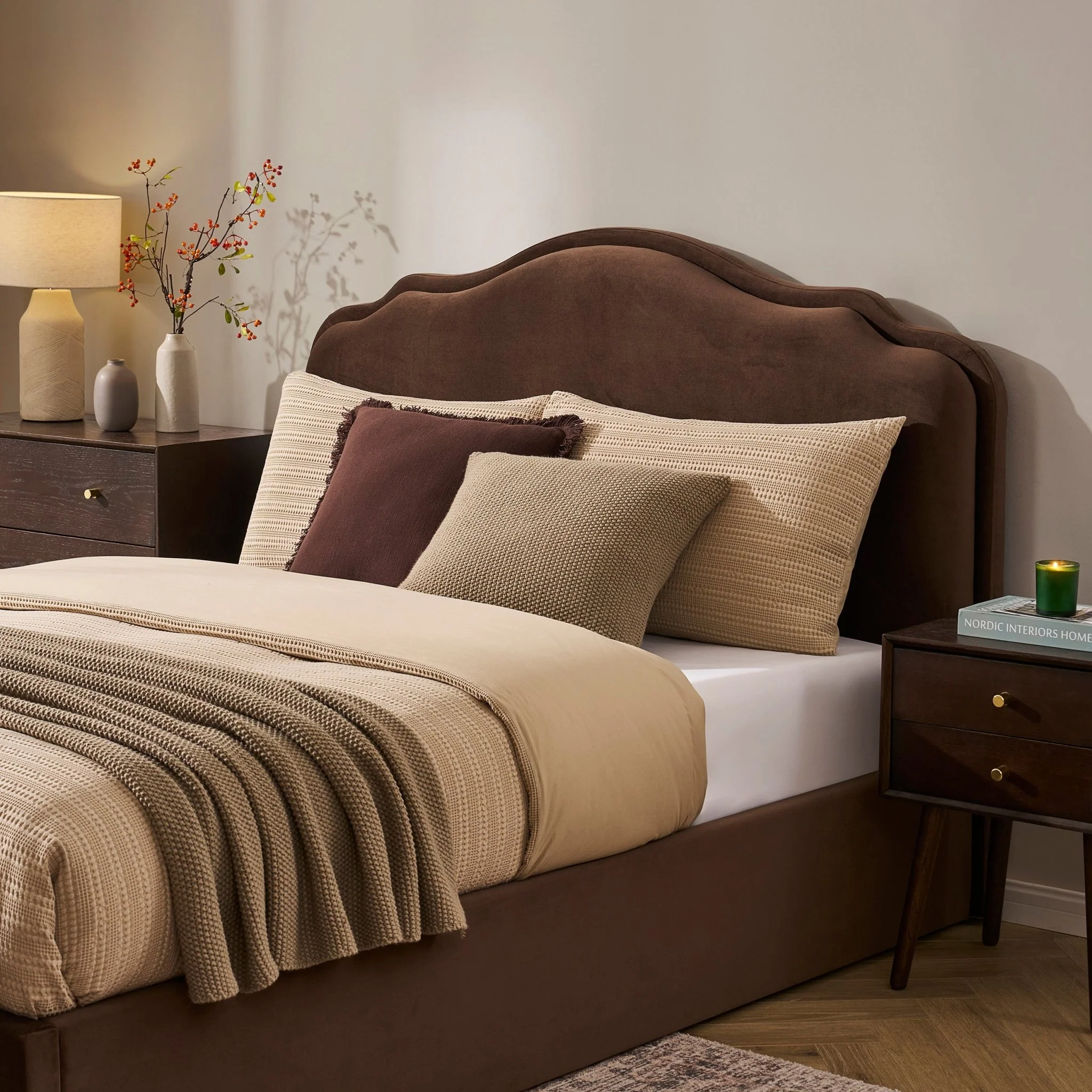Wiltshire Ottoman Storage Bed - Cappuccino - Image 4