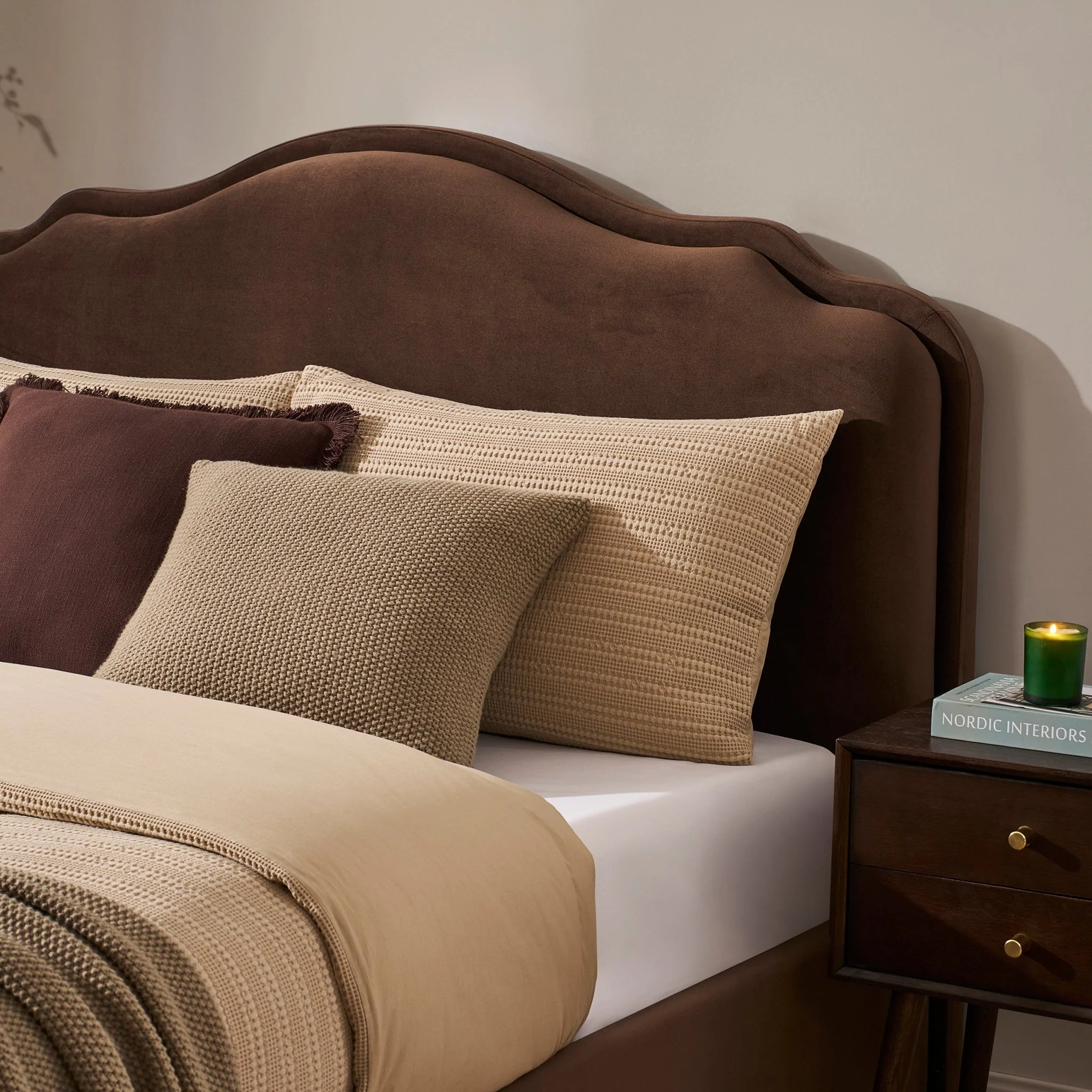 Wiltshire Ottoman Storage Bed - Cappuccino - Image 7