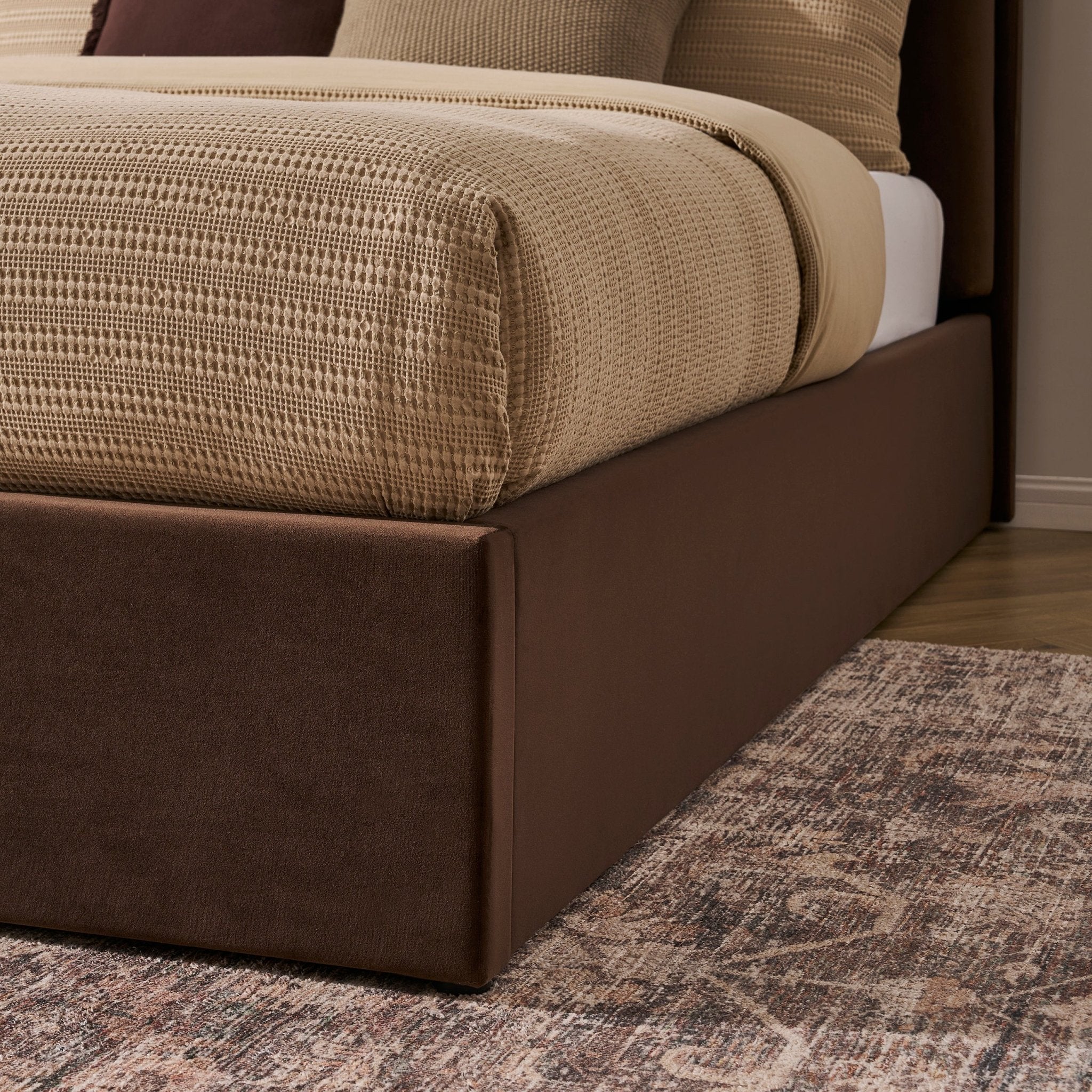Wiltshire Ottoman Storage Bed - Cappuccino - Image 8