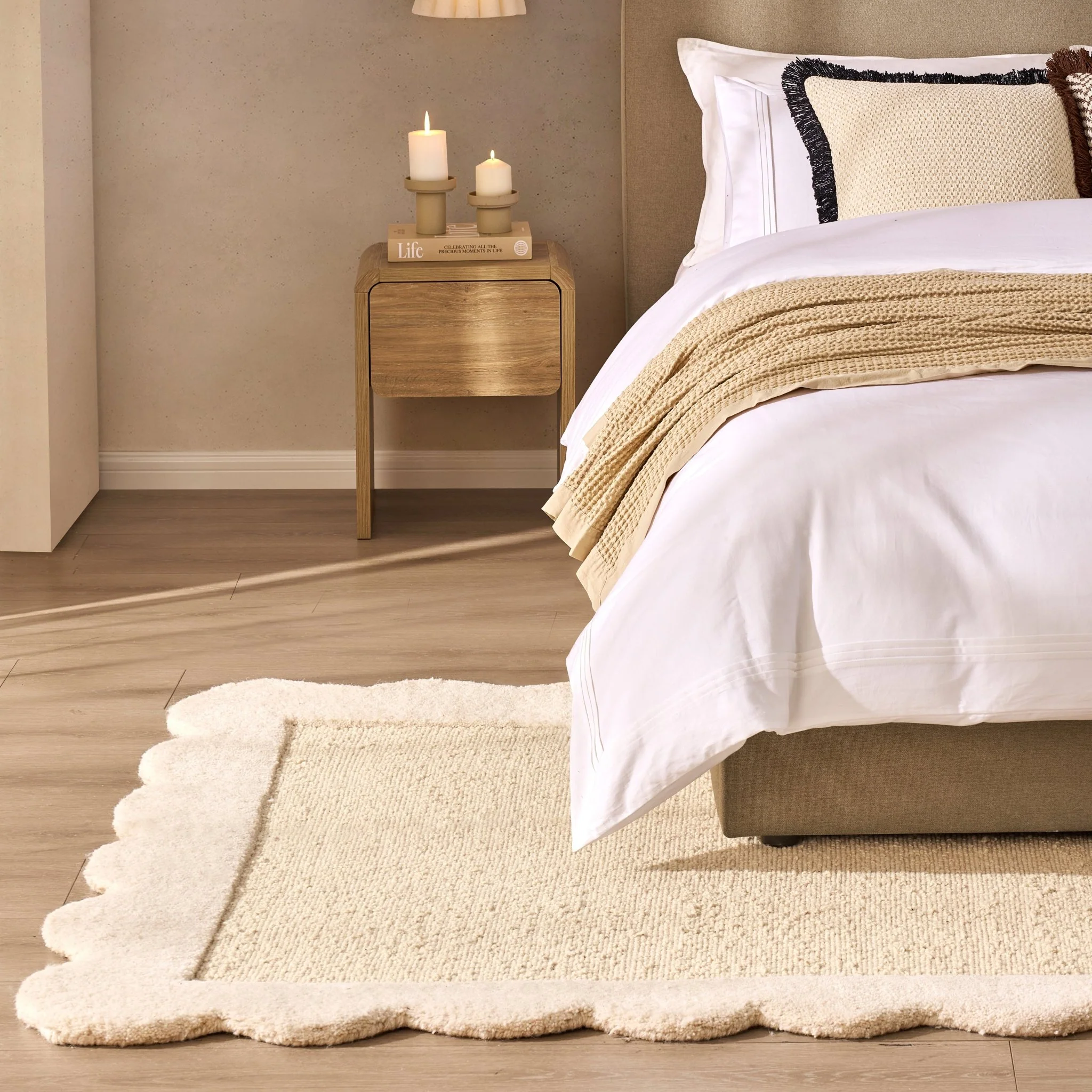 Wool Scallop Edge Rug - Off White
