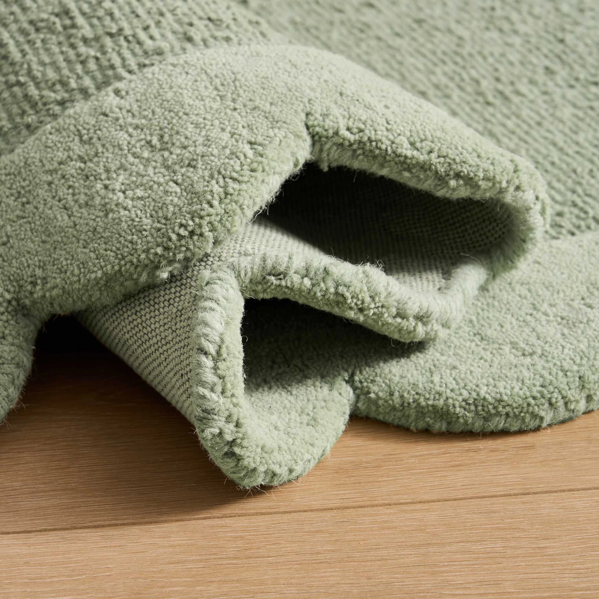 Wool Scallop Edge Rug - Sage - Image 4